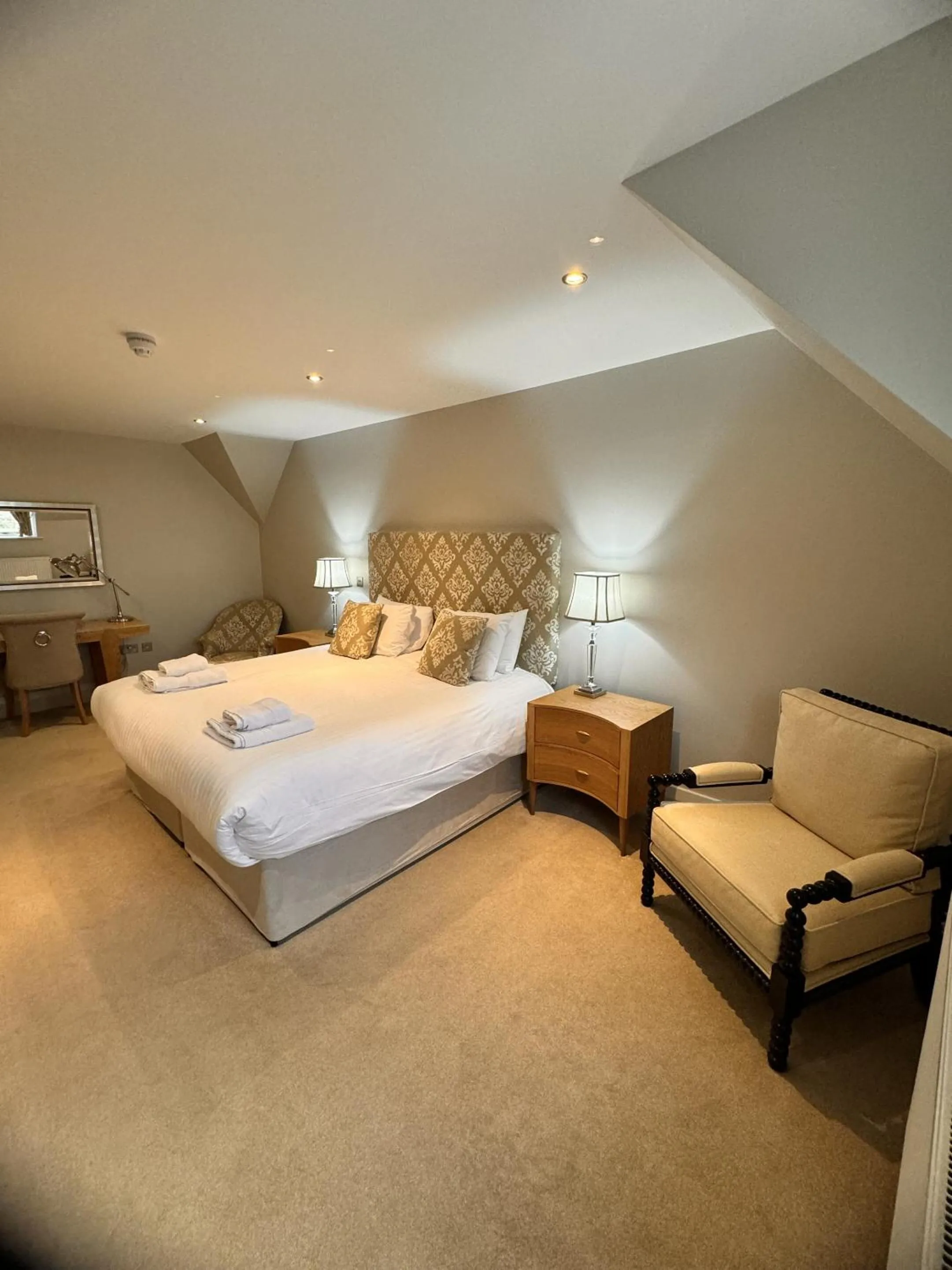 Bedroom, Bed in The Kings Head Country Hotel