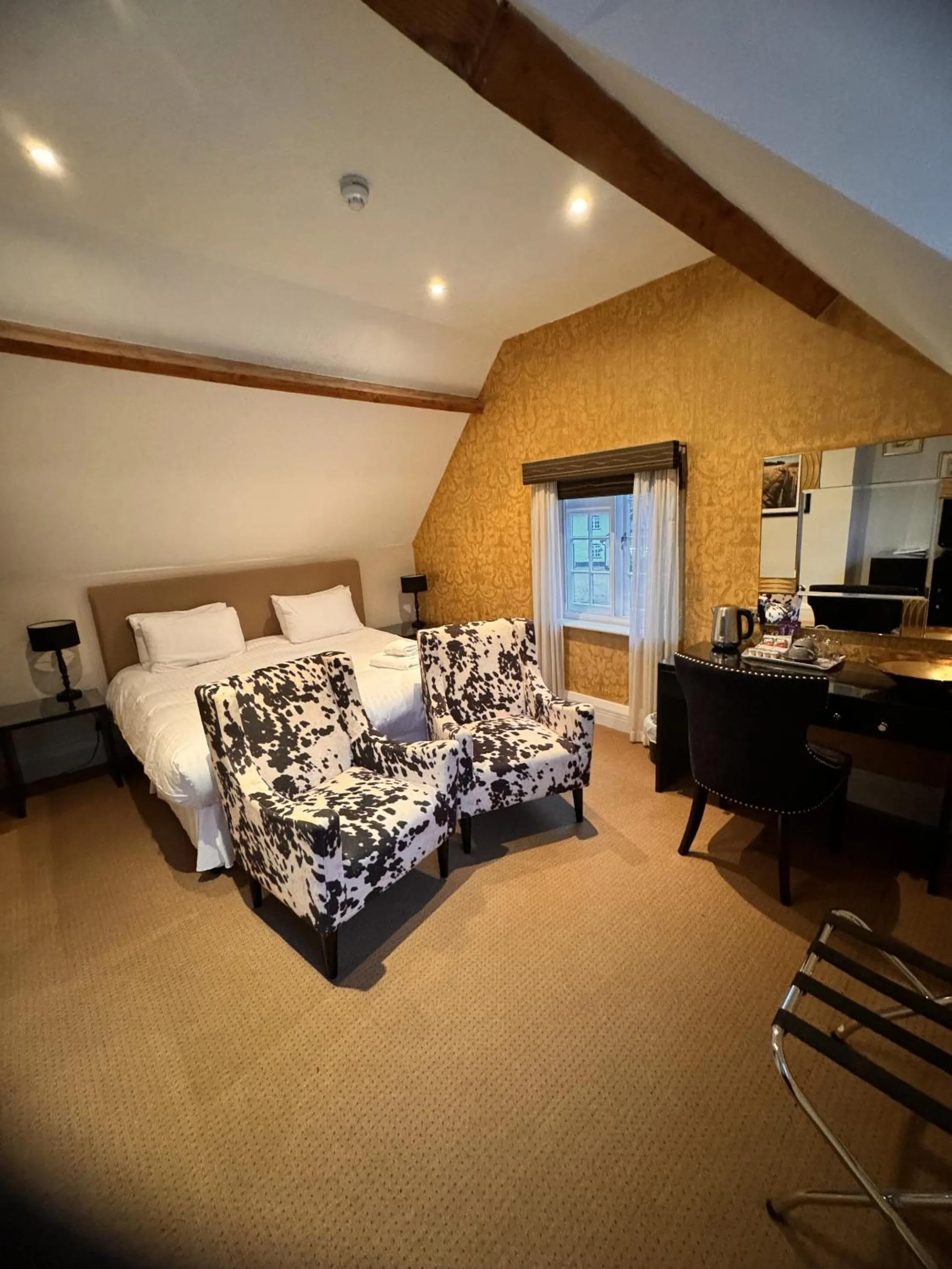 Bedroom, Bed in The Kings Head Country Hotel