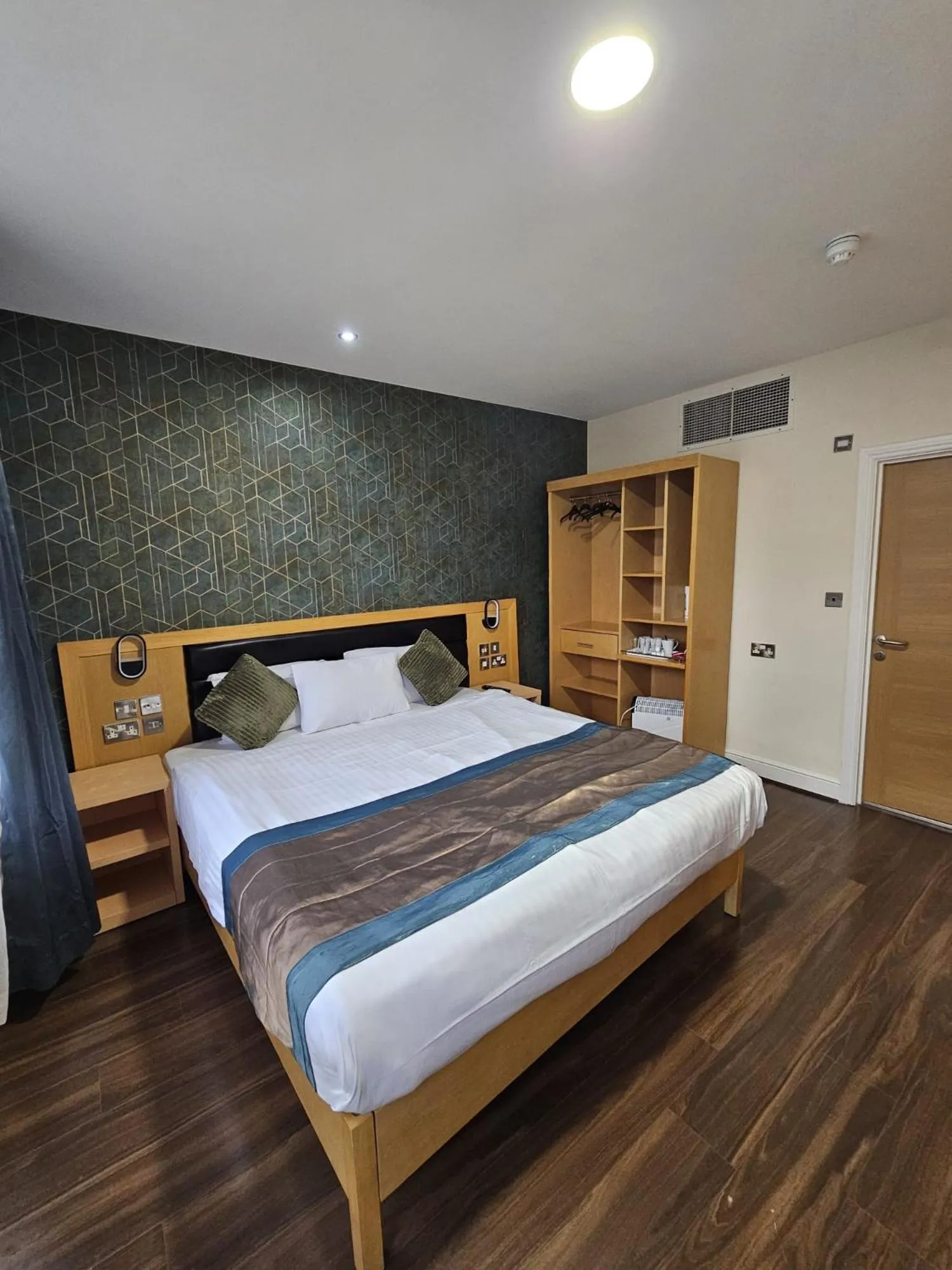 Bed in Cromwell Hotel