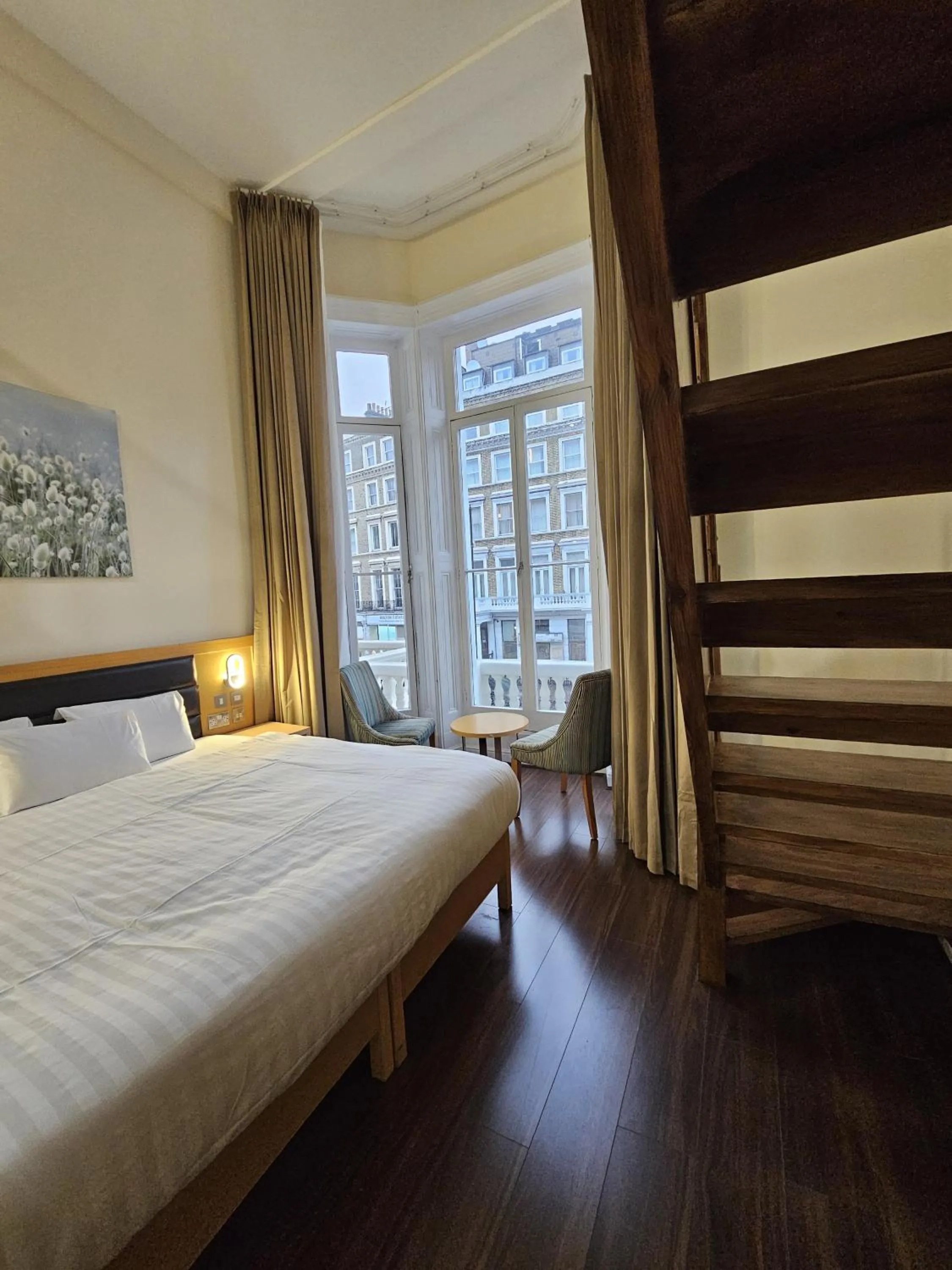 Bed in Cromwell Hotel