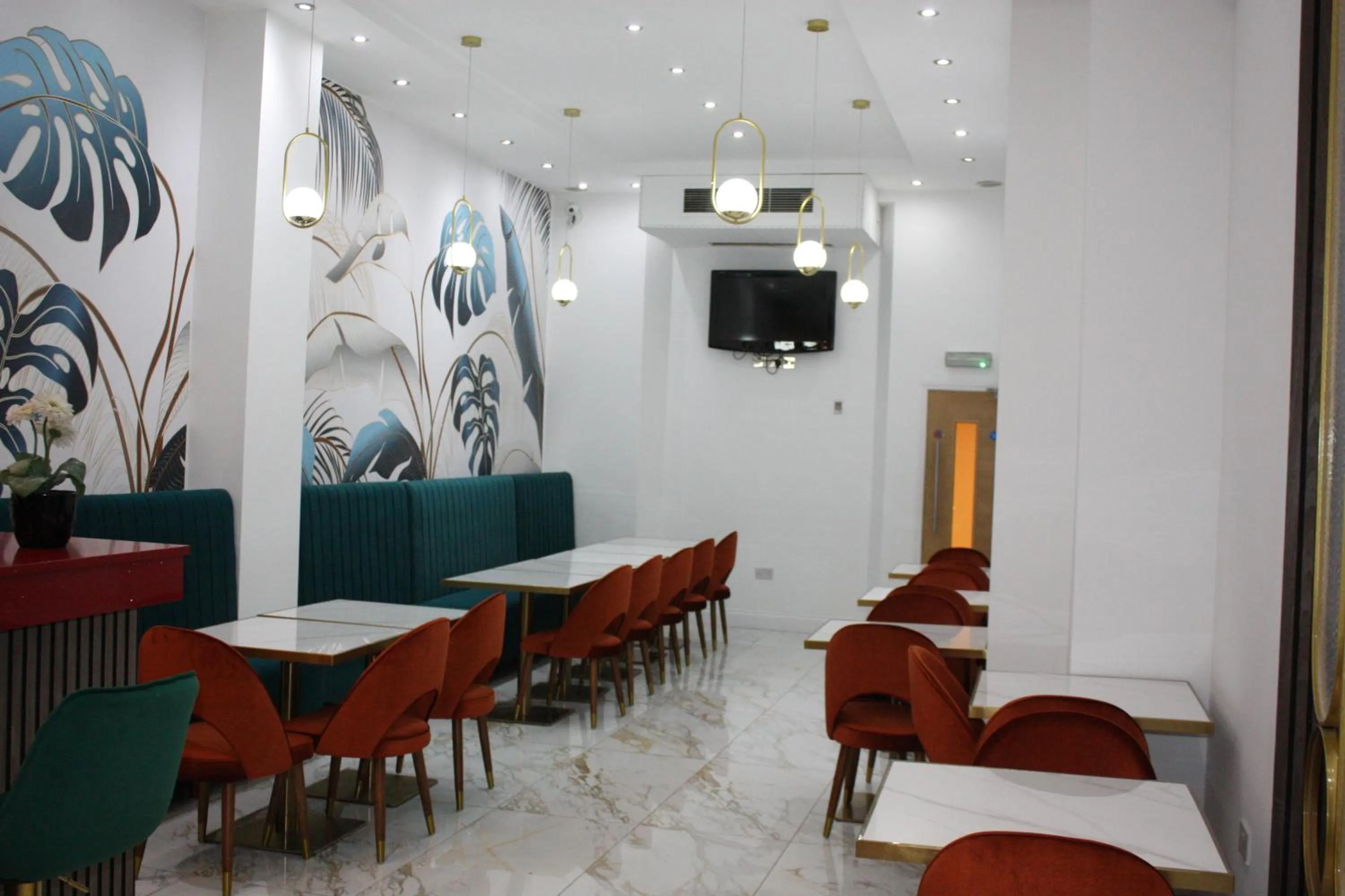 TV and multimedia in Cromwell Hotel