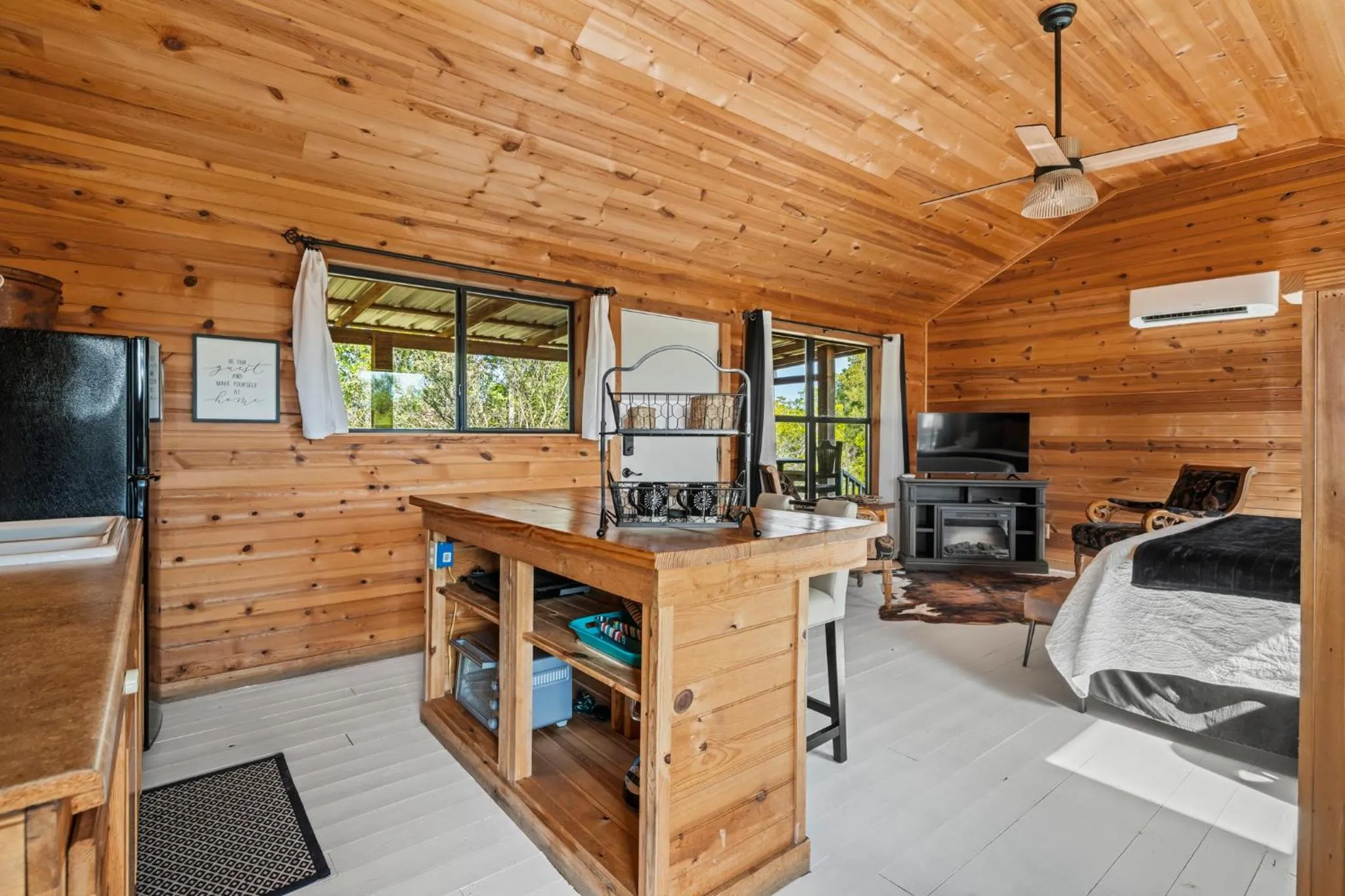 Bed in City on a Hill at Spring Creek