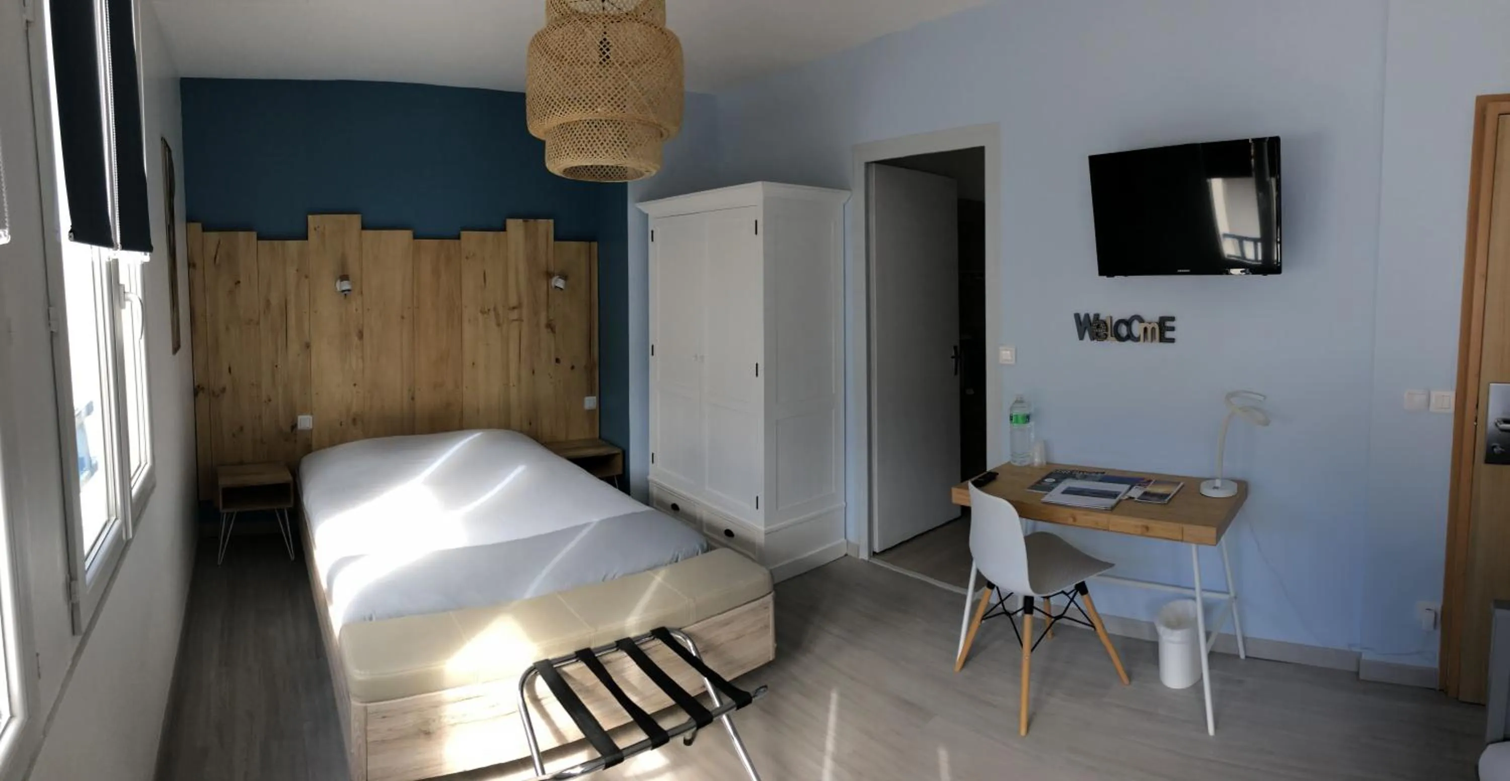 Photo of the whole room, Bed in Le Relais Du Lac