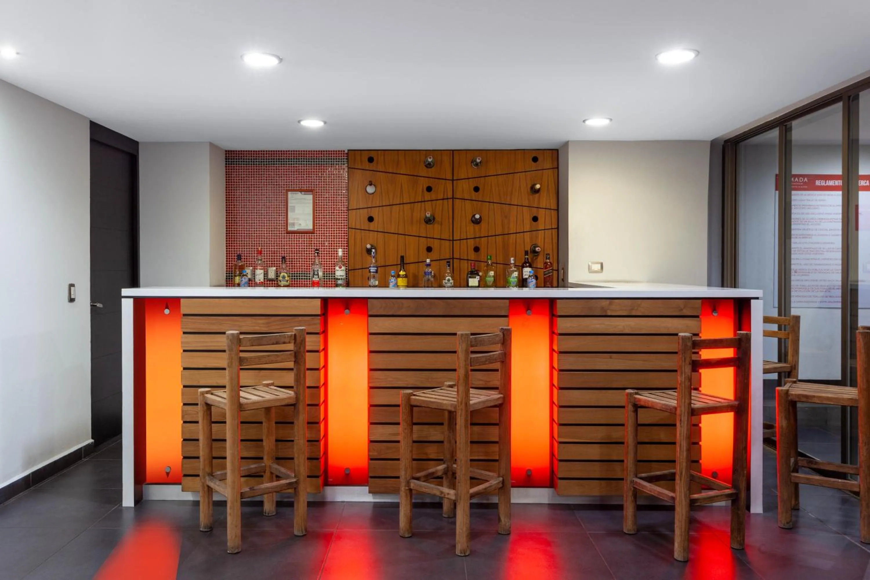 Lounge or bar in Ramada by Wyndham Acapulco Hotel & Suites