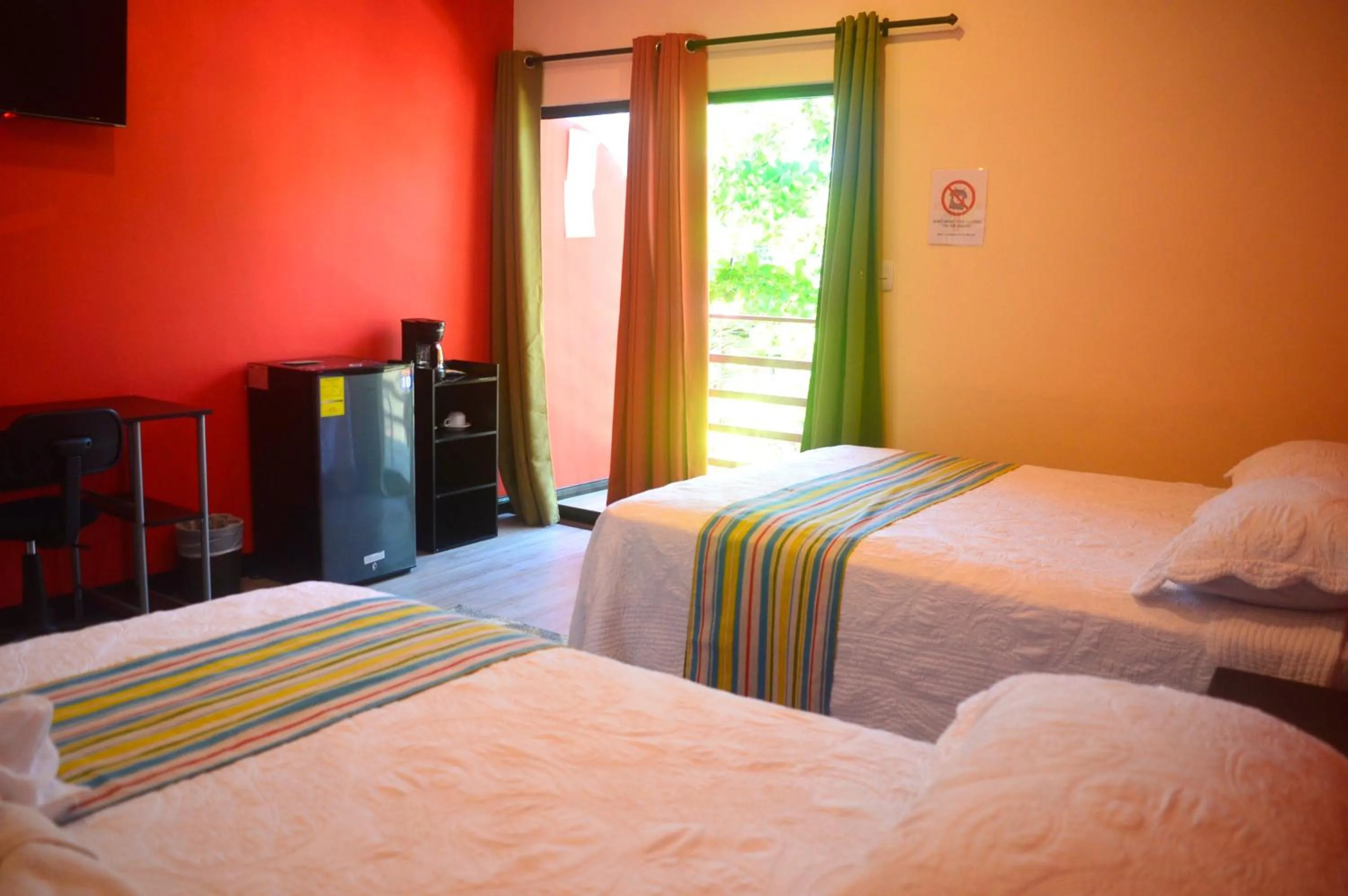 Bedroom, Bed in Millenium Manuel Antonio Park and beach