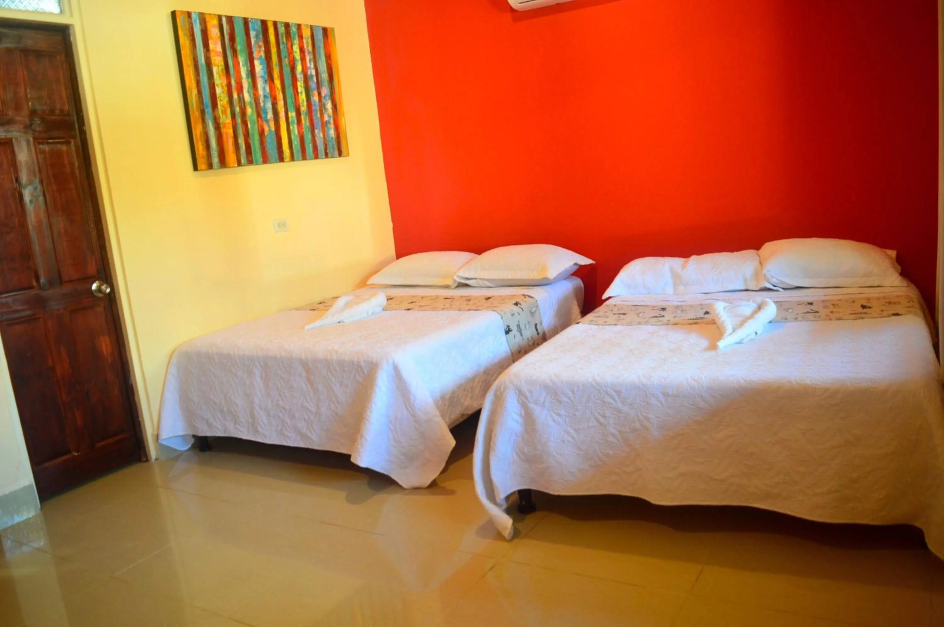 Bed in Millenium Manuel Antonio Park and beach