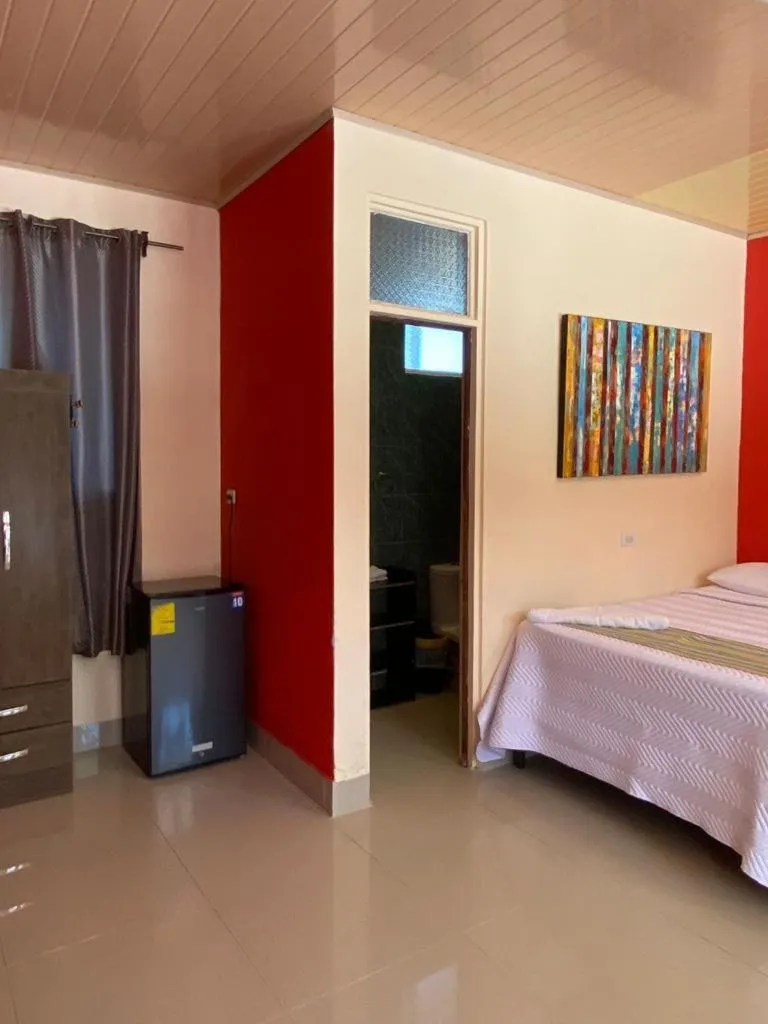 Bedroom, Bed in Millenium Manuel Antonio Park and beach