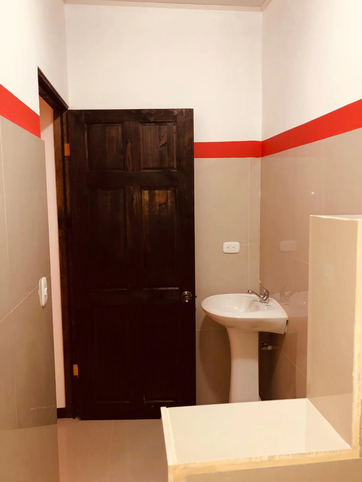 Bathroom in Millenium Manuel Antonio Park and beach