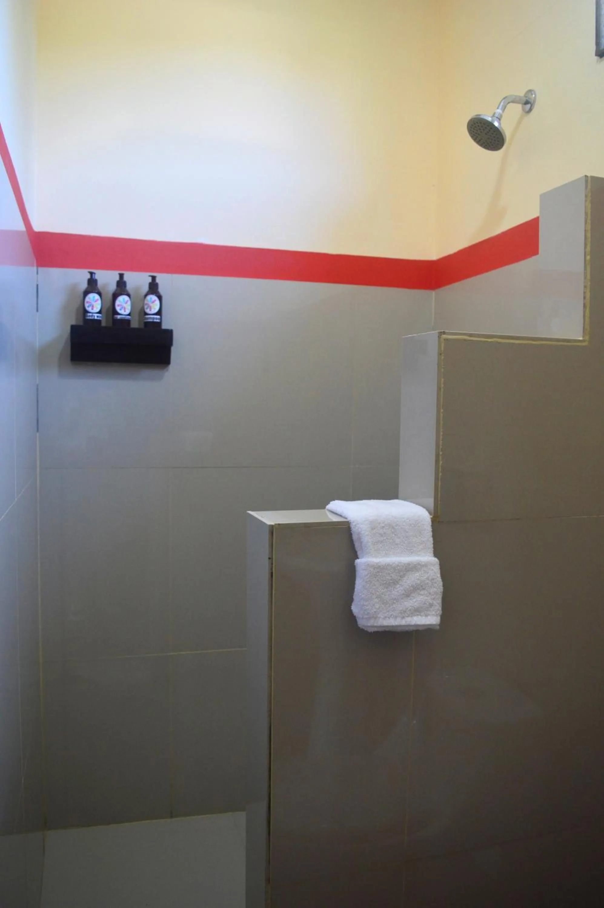 Bathroom in Millenium Manuel Antonio Park and beach