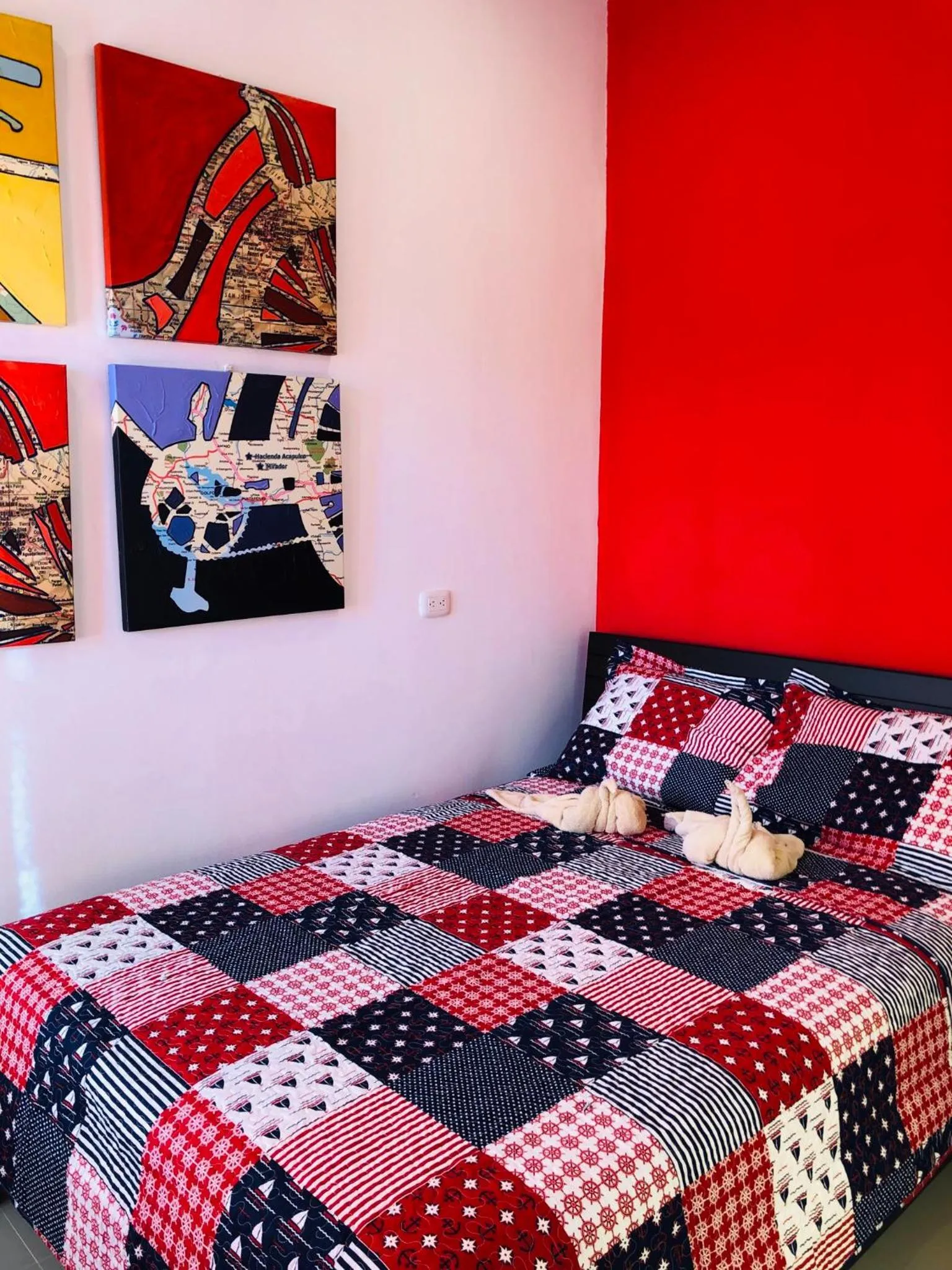 Bed in Millenium Manuel Antonio Park and beach