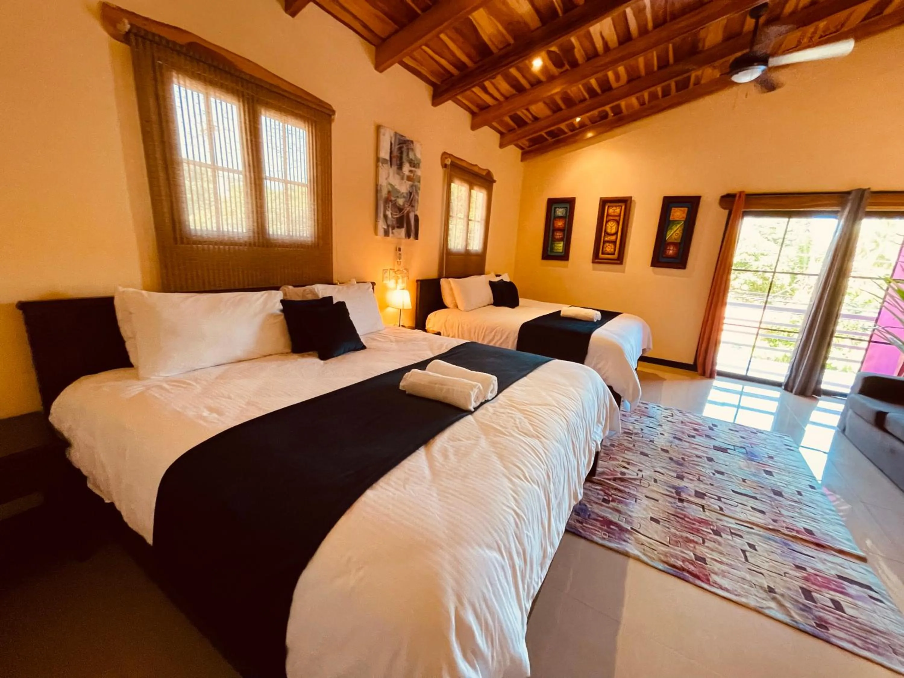 Bed in Millenium Manuel Antonio Park and beach