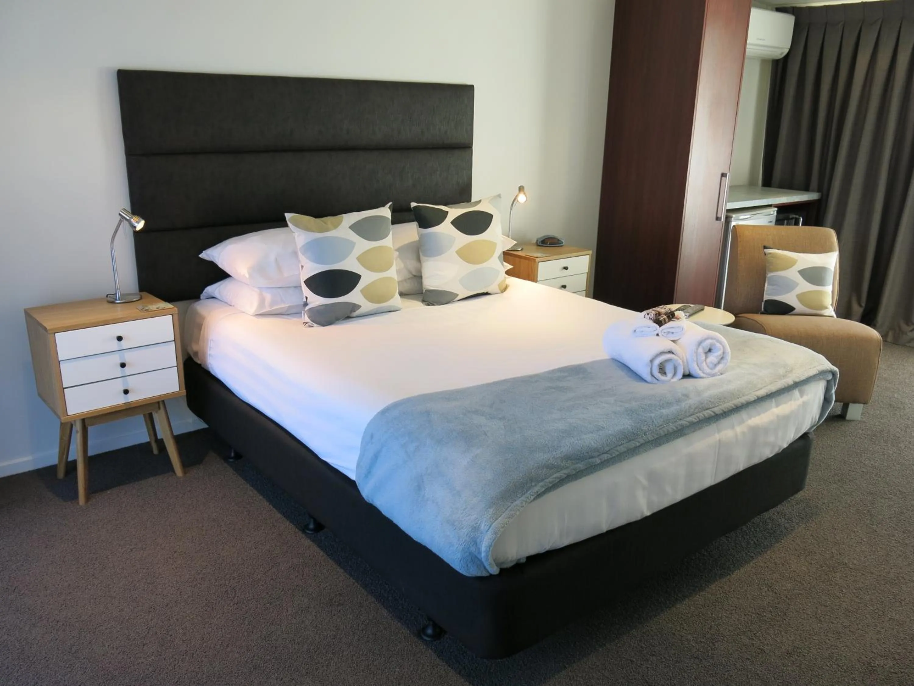 Bedroom, Bed in Merivale Apartments