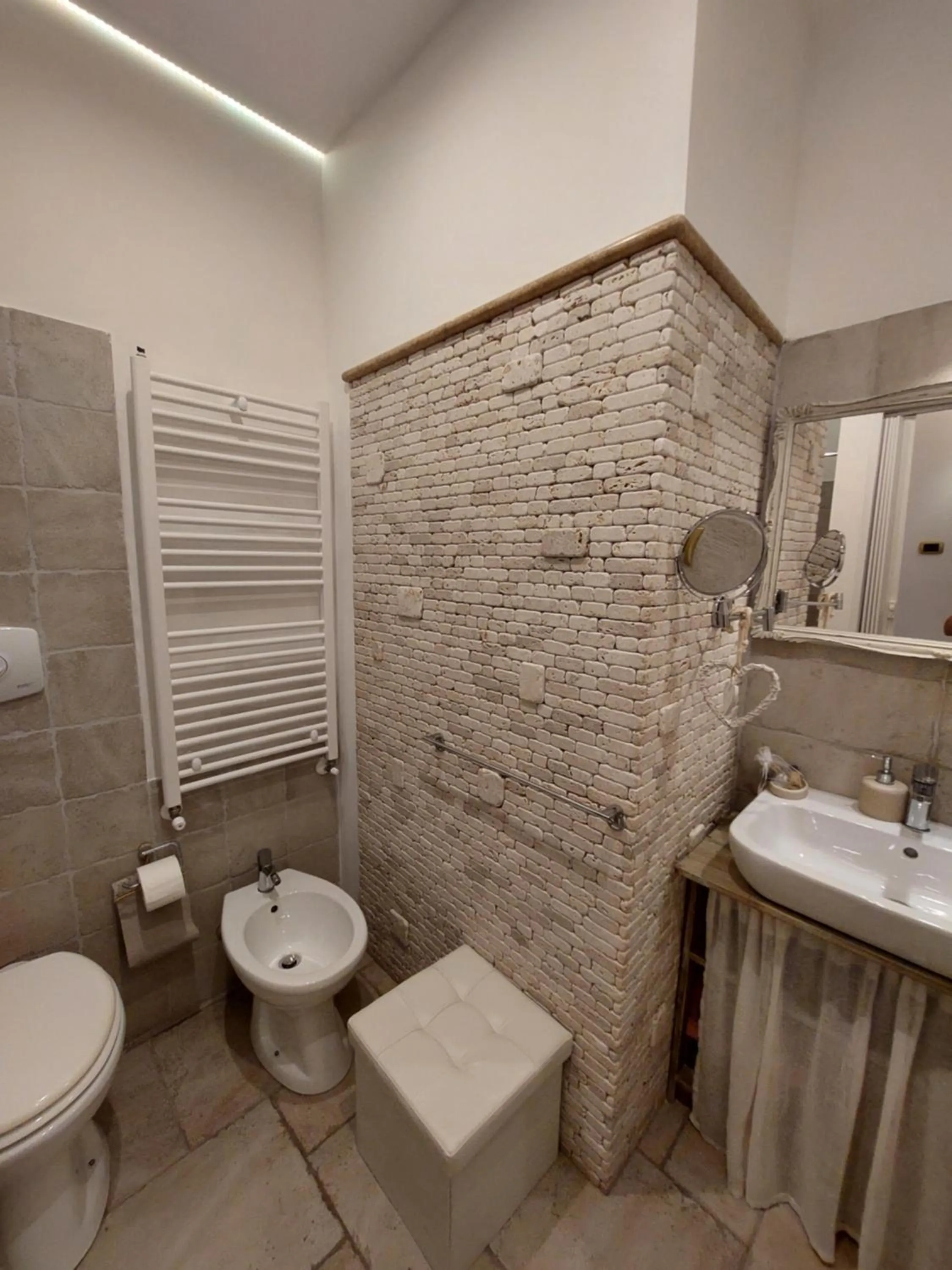 Shower in Mama Damì