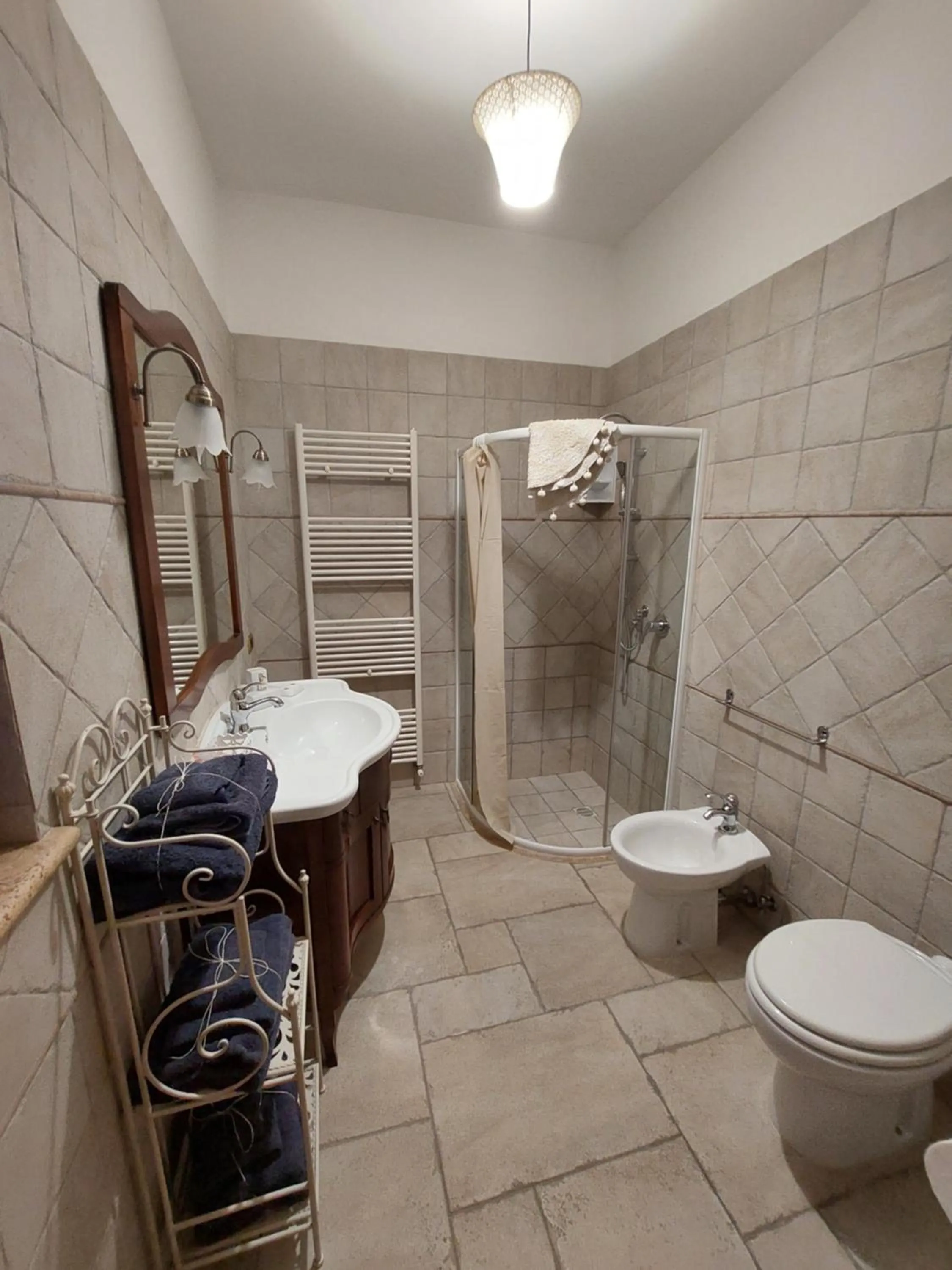 Shower in Mama Damì