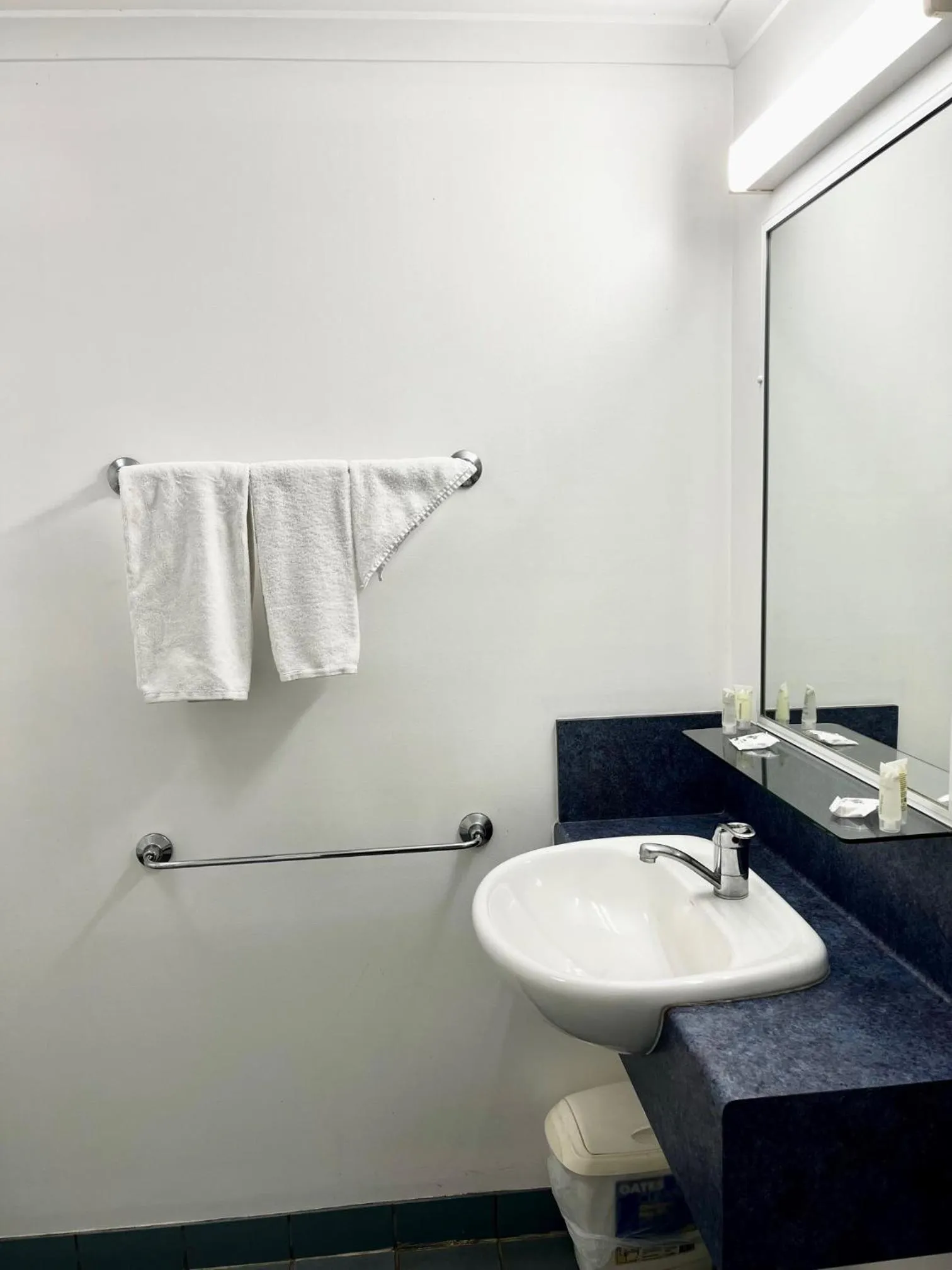 Bathroom in Banana Hotel Motel