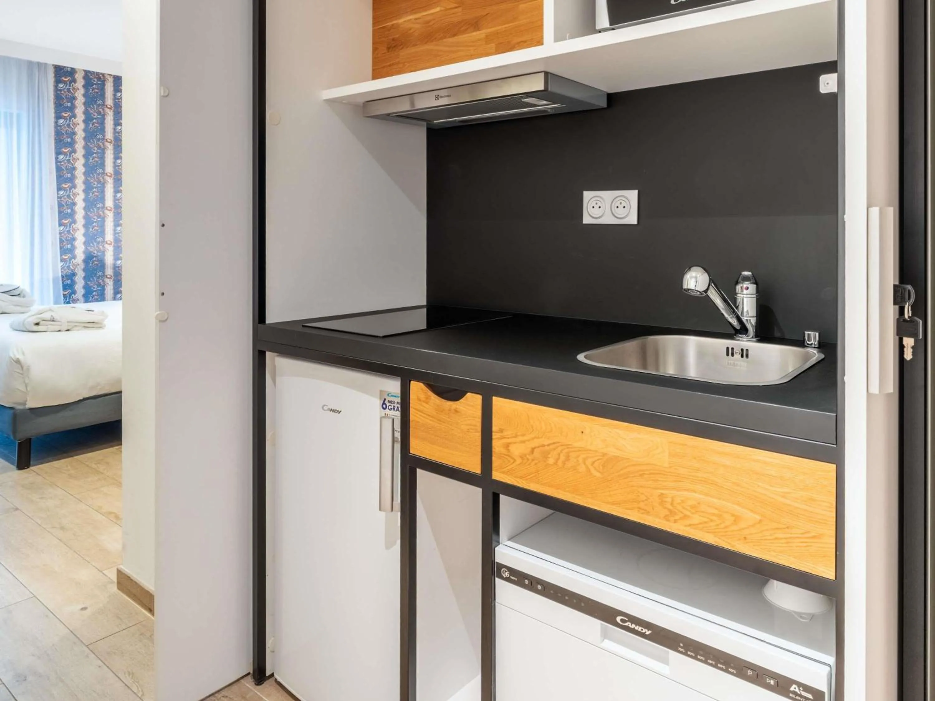 Bedroom, Bed in Mercure Avignon Gare TGV