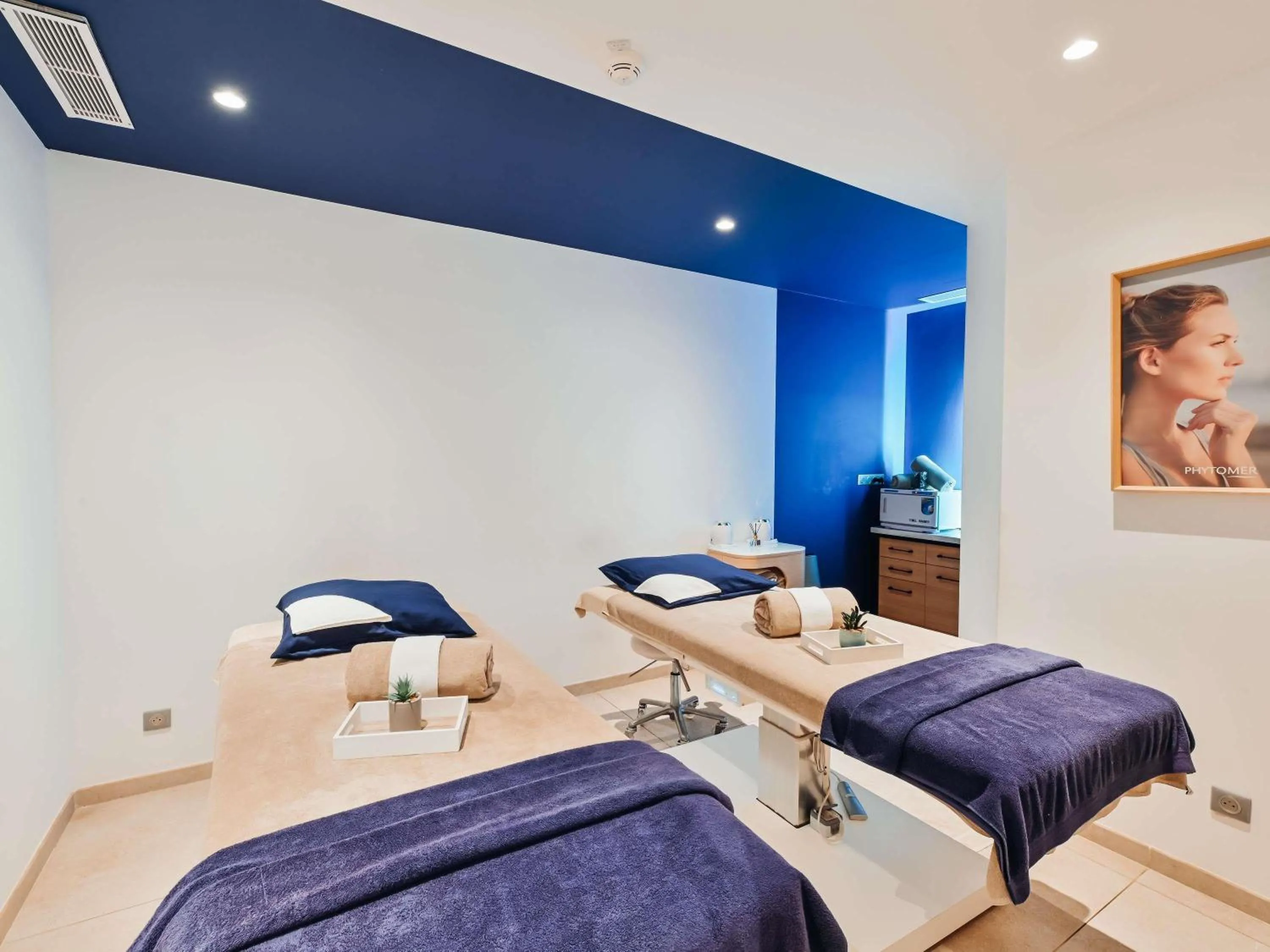 Spa and wellness centre/facilities in Mercure Avignon Gare TGV