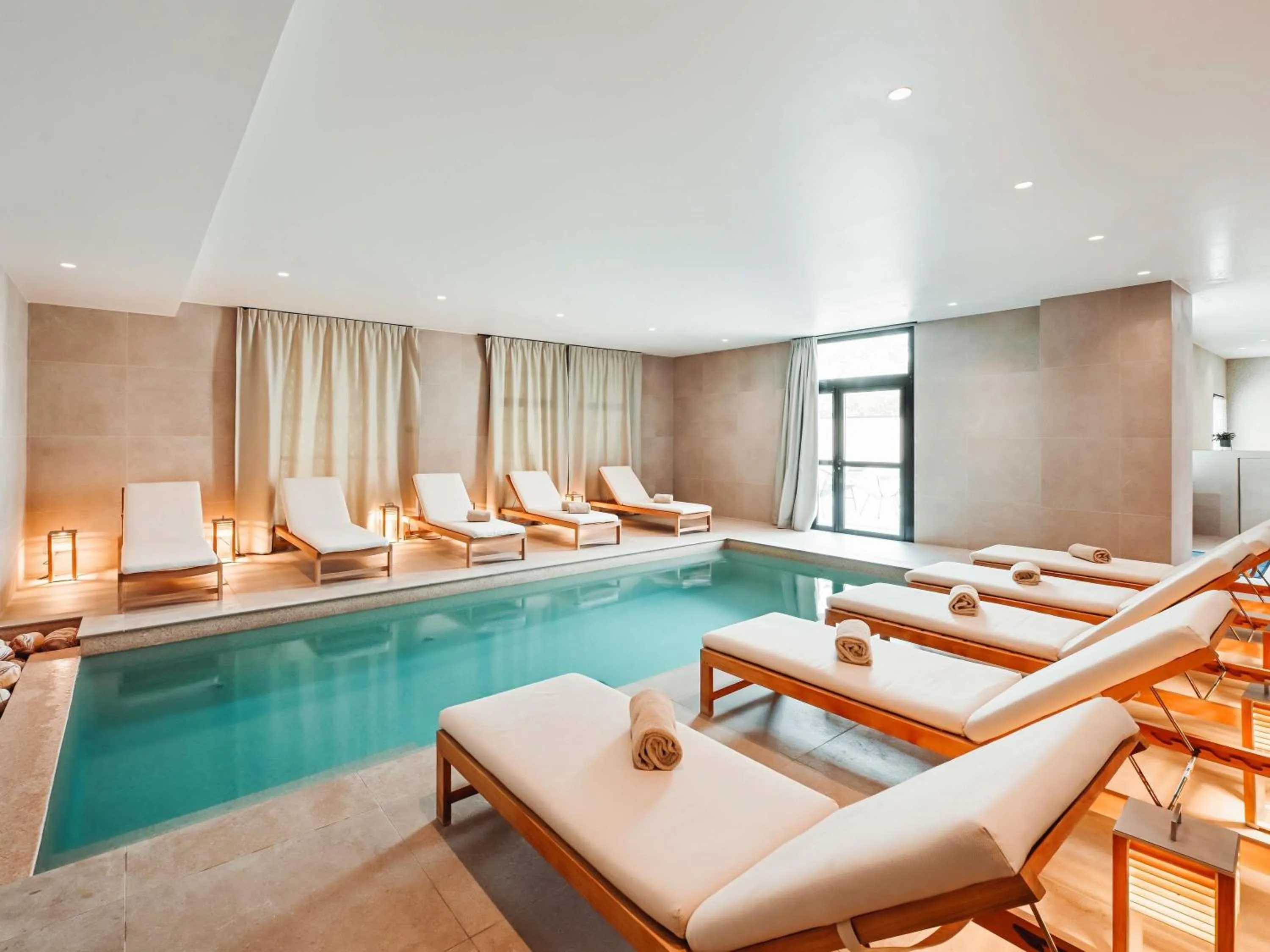 Pool view in Mercure Avignon Gare TGV