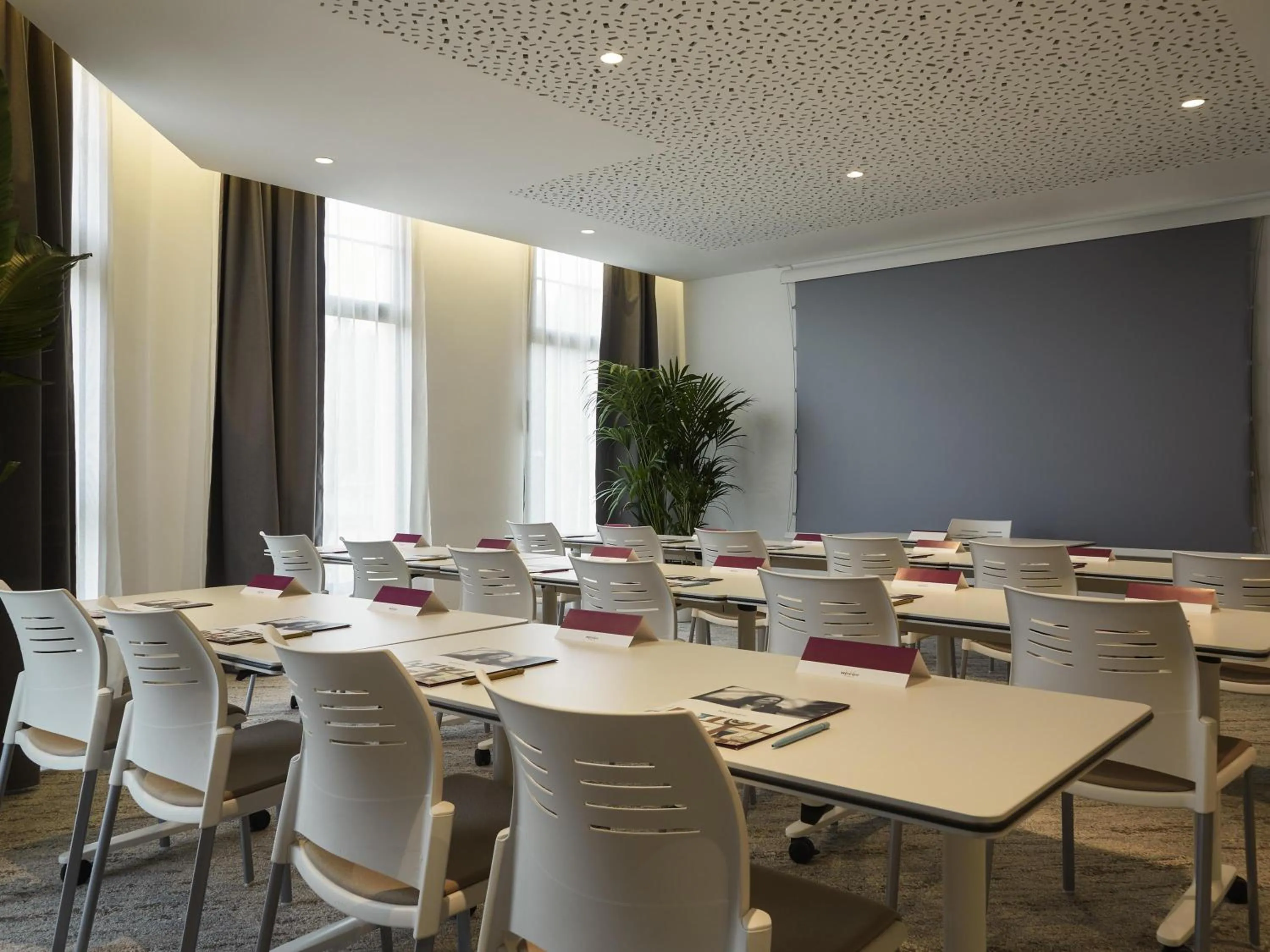 Meeting/conference room in Mercure Avignon Gare TGV