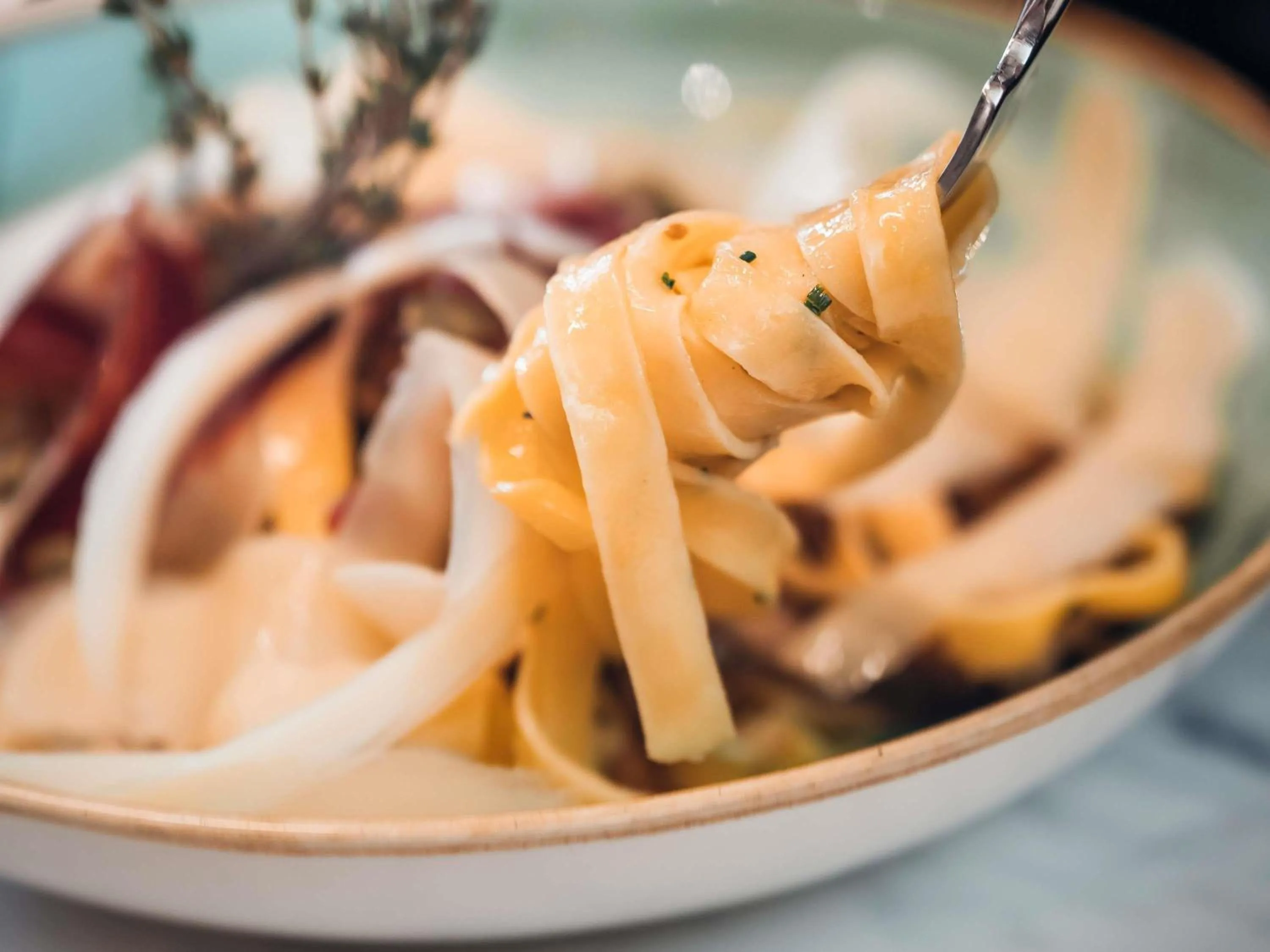 Restaurant/places to eat in Mercure Avignon Gare TGV