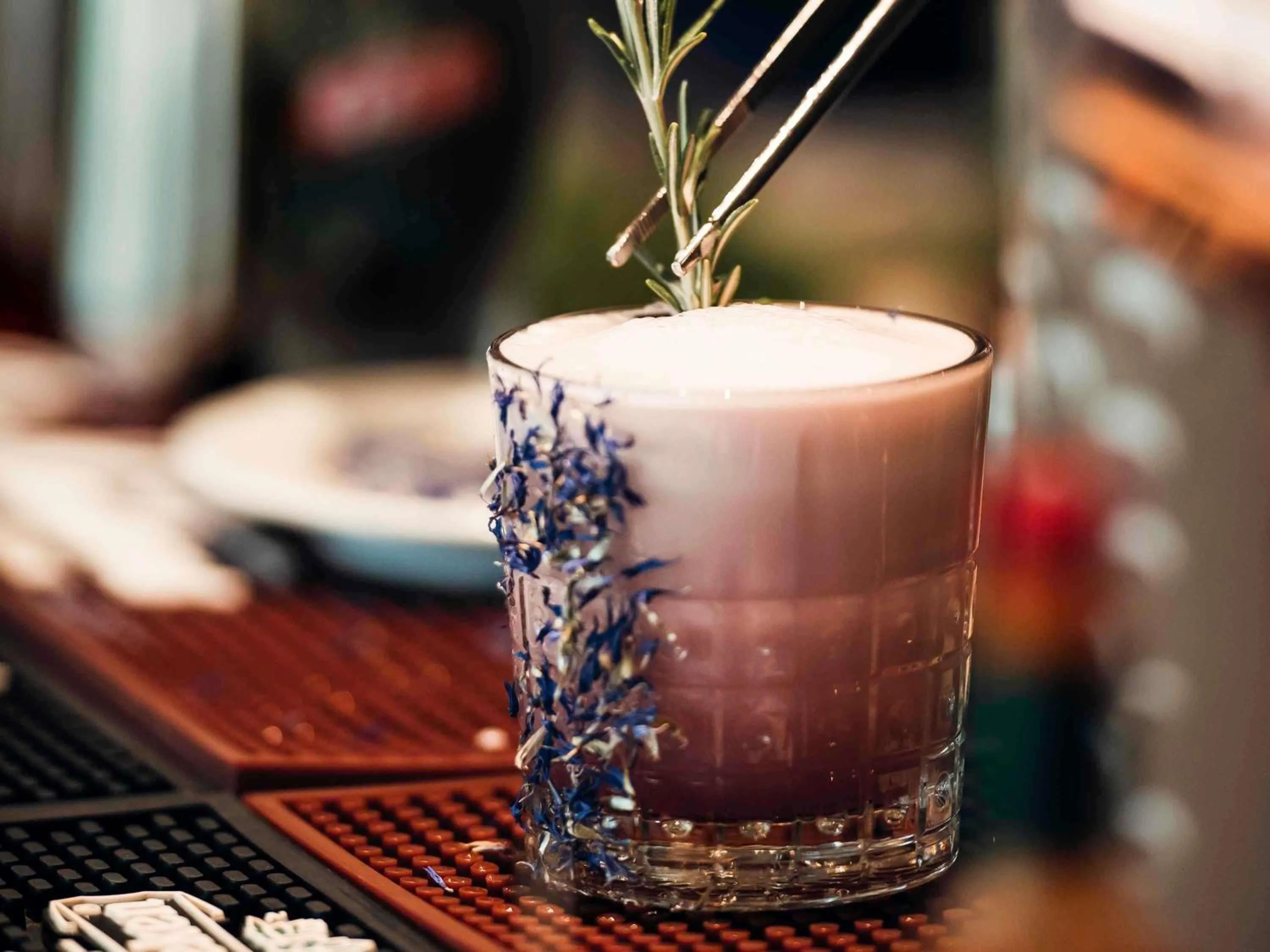 Lounge or bar in Mercure Avignon Gare TGV