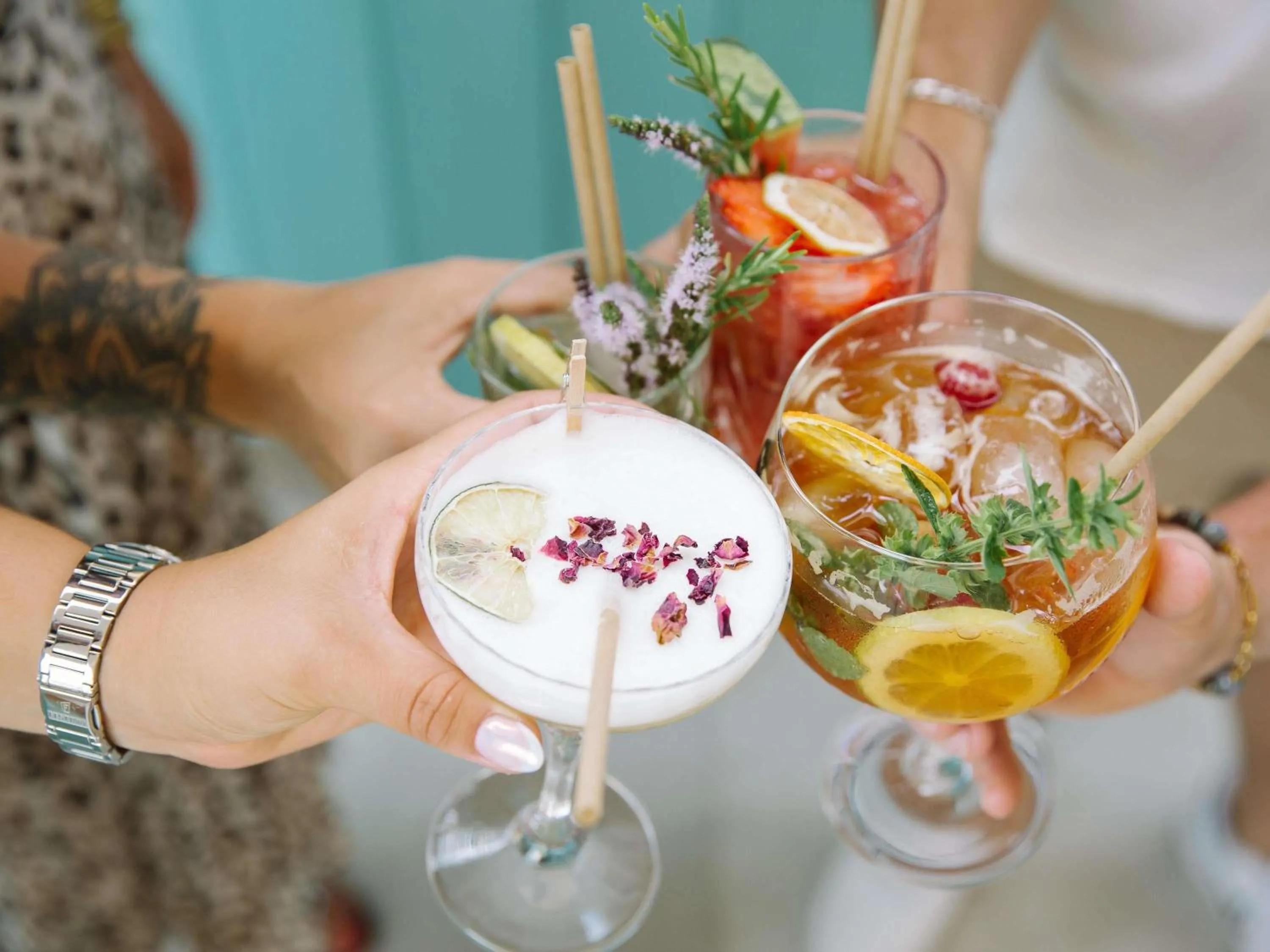 Lounge or bar in Mercure Avignon Gare TGV