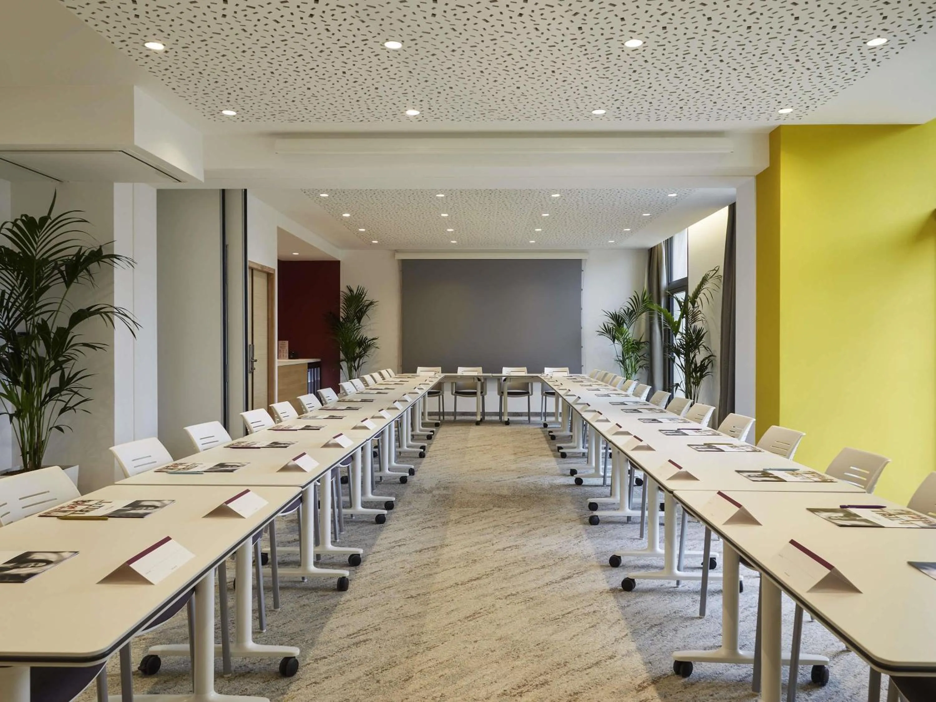 Meeting/conference room in Mercure Avignon Gare TGV