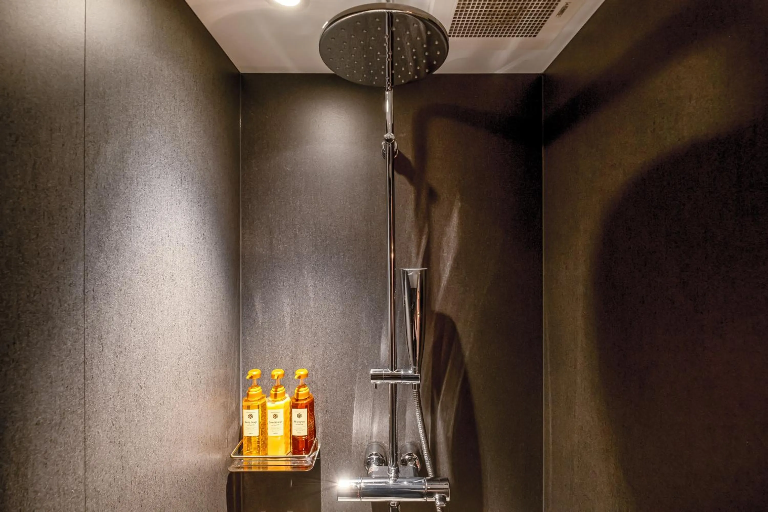 Shower in GOZAN HOTEL & SERVICED APARTMENT Higashiyama Sanjo