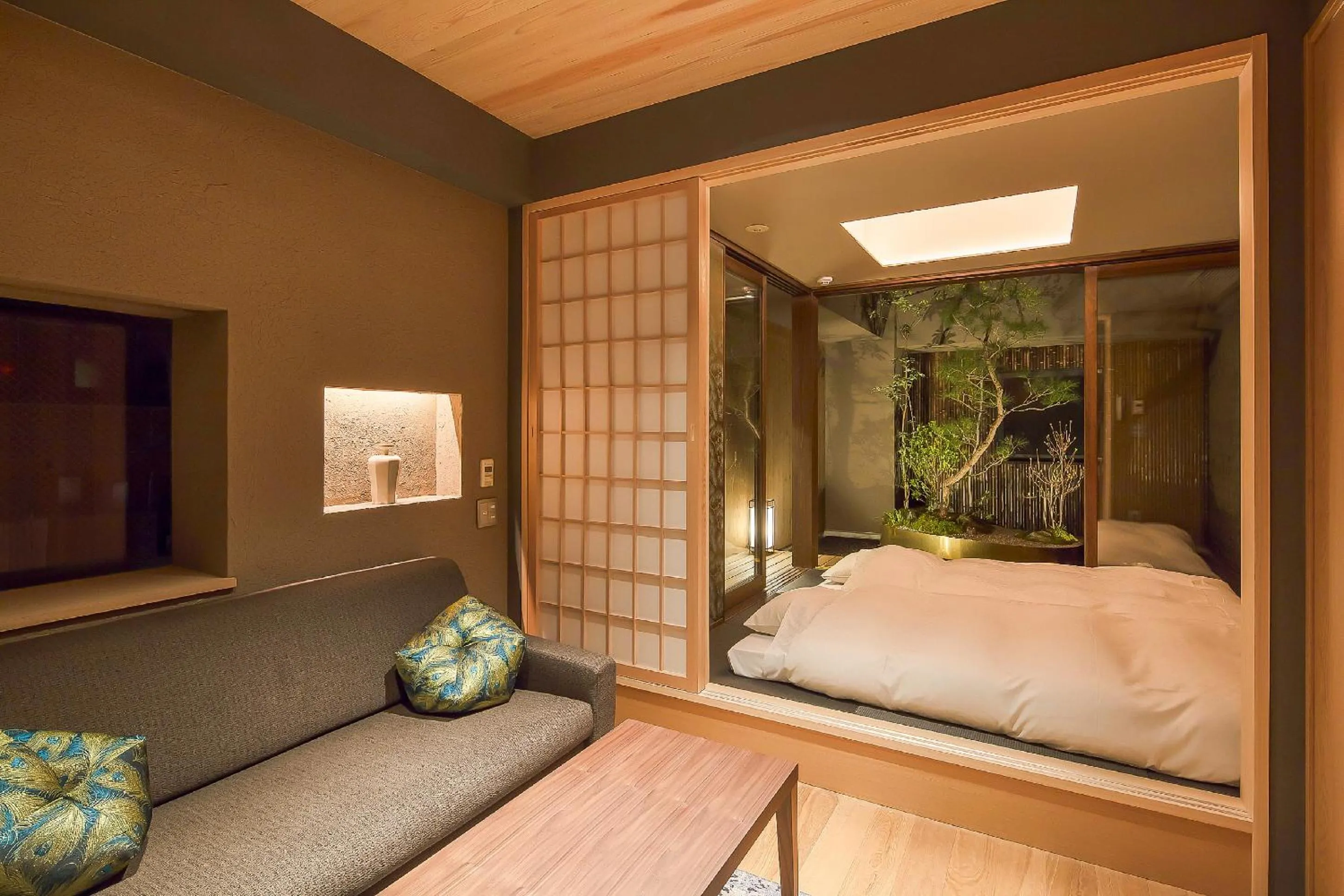 Bed in GOZAN HOTEL & SERVICED APARTMENT Higashiyama Sanjo