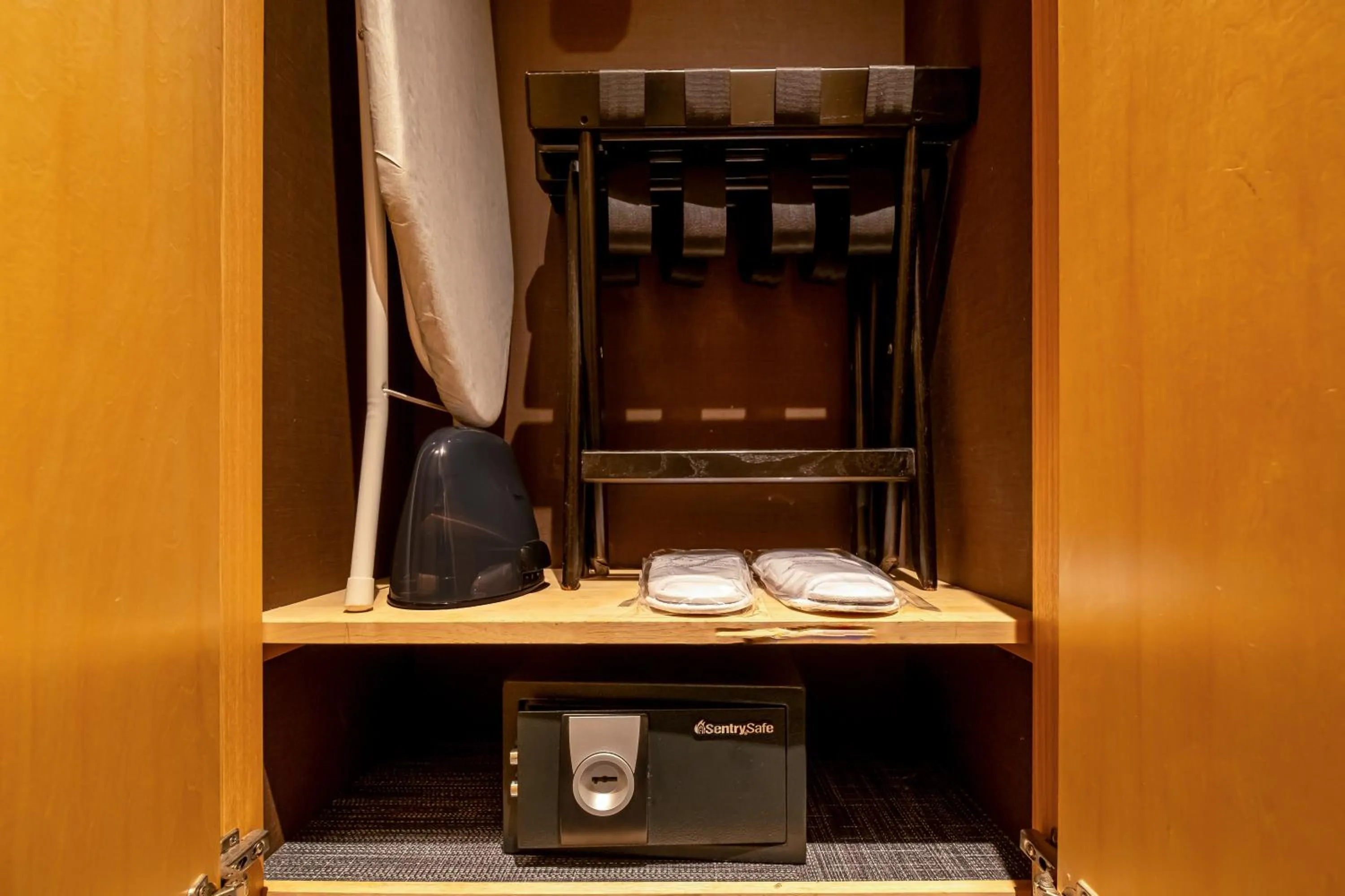 flat iron in GOZAN HOTEL & SERVICED APARTMENT Higashiyama Sanjo