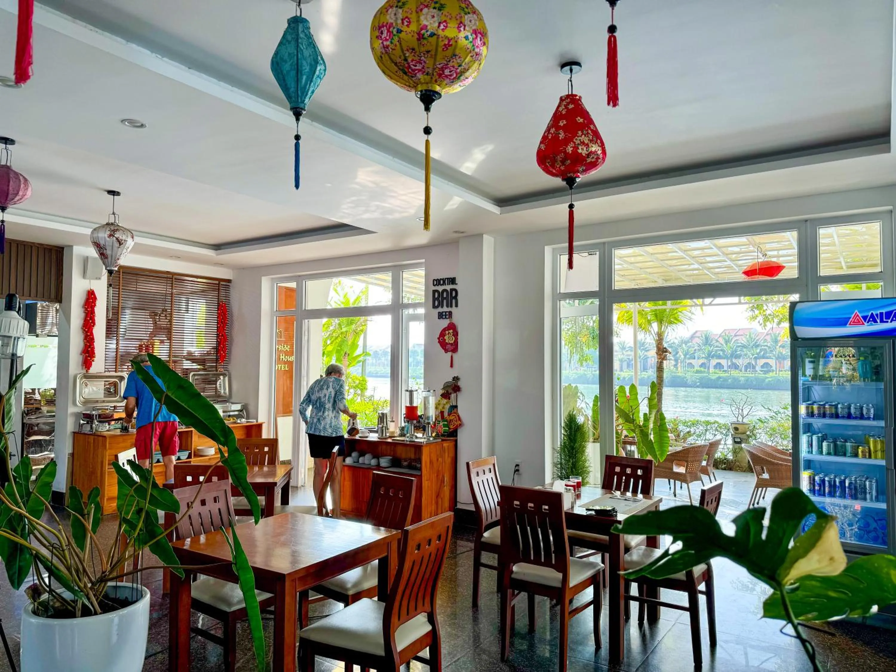 Restaurant/places to eat in Riverside White House Boutique Hotel