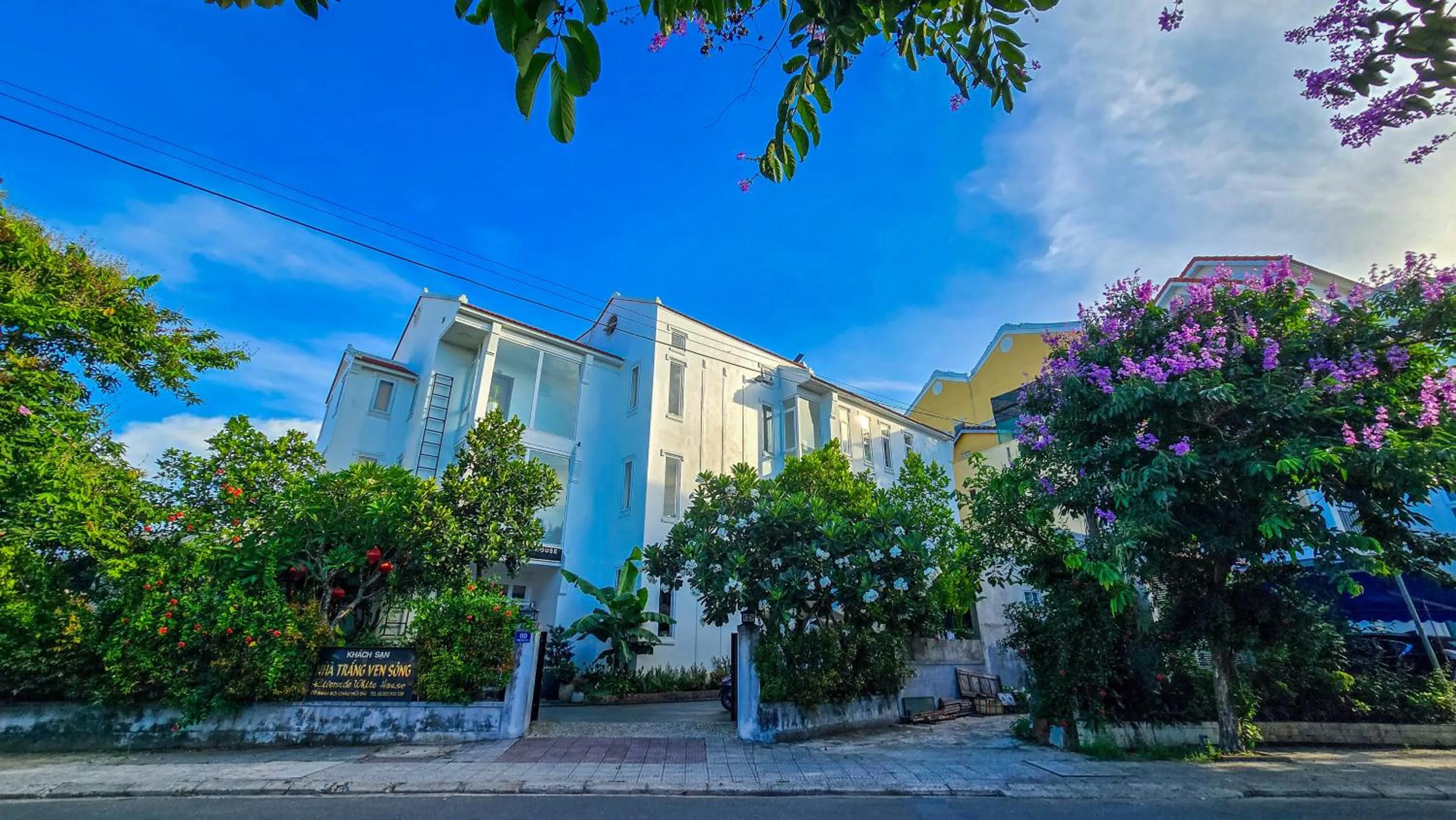 Property building in Riverside White House Boutique Hotel