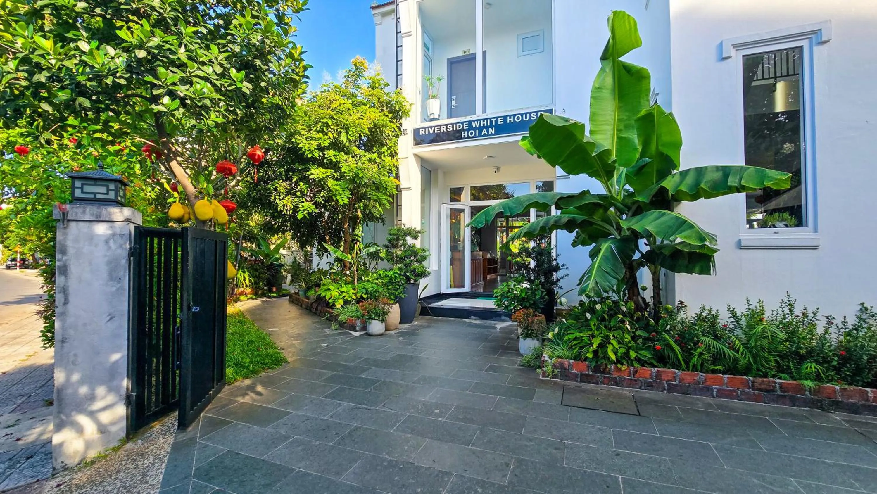 Property building in Riverside White House Boutique Hotel