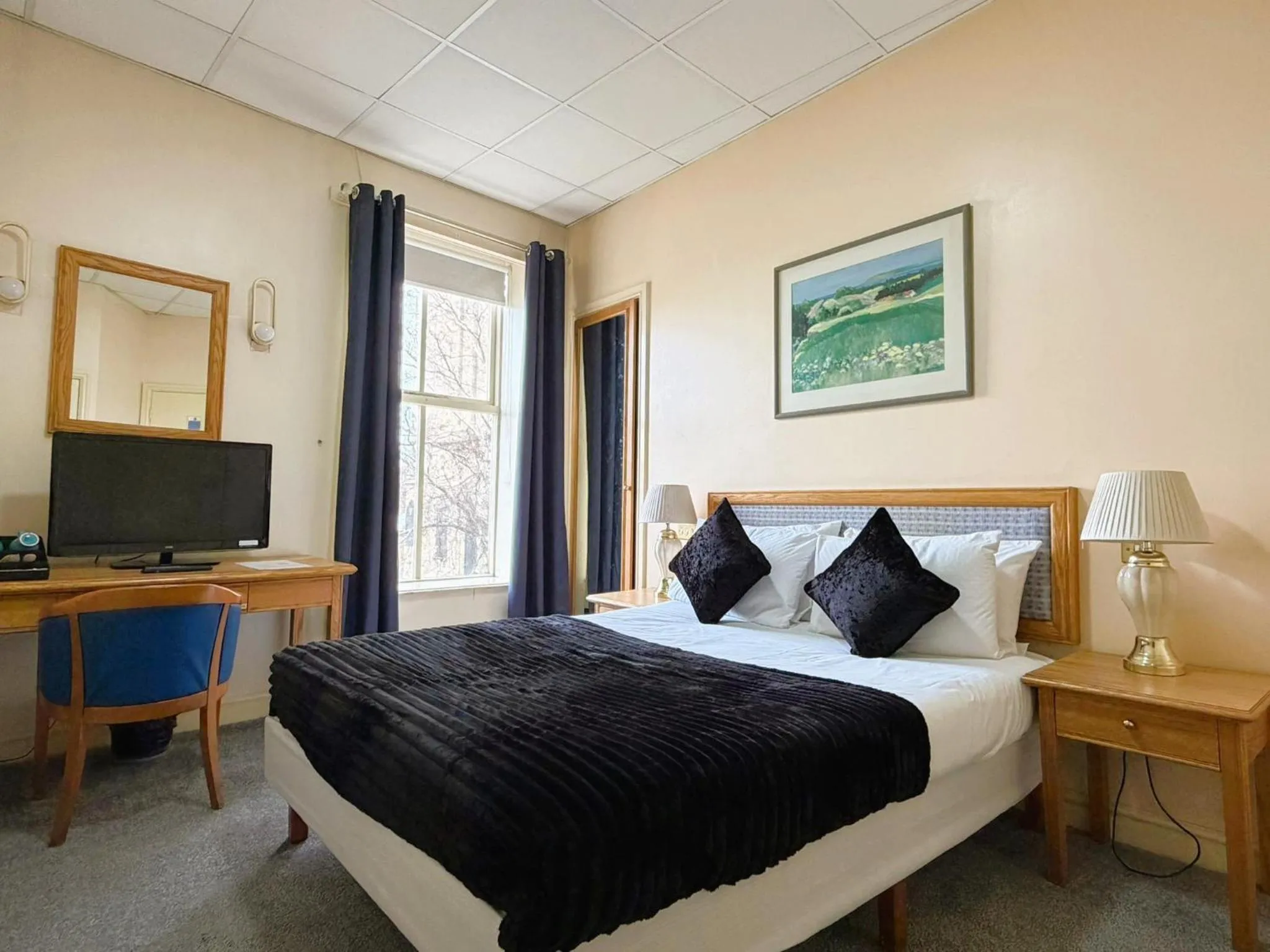 Bed in Throstles Nest Hotel