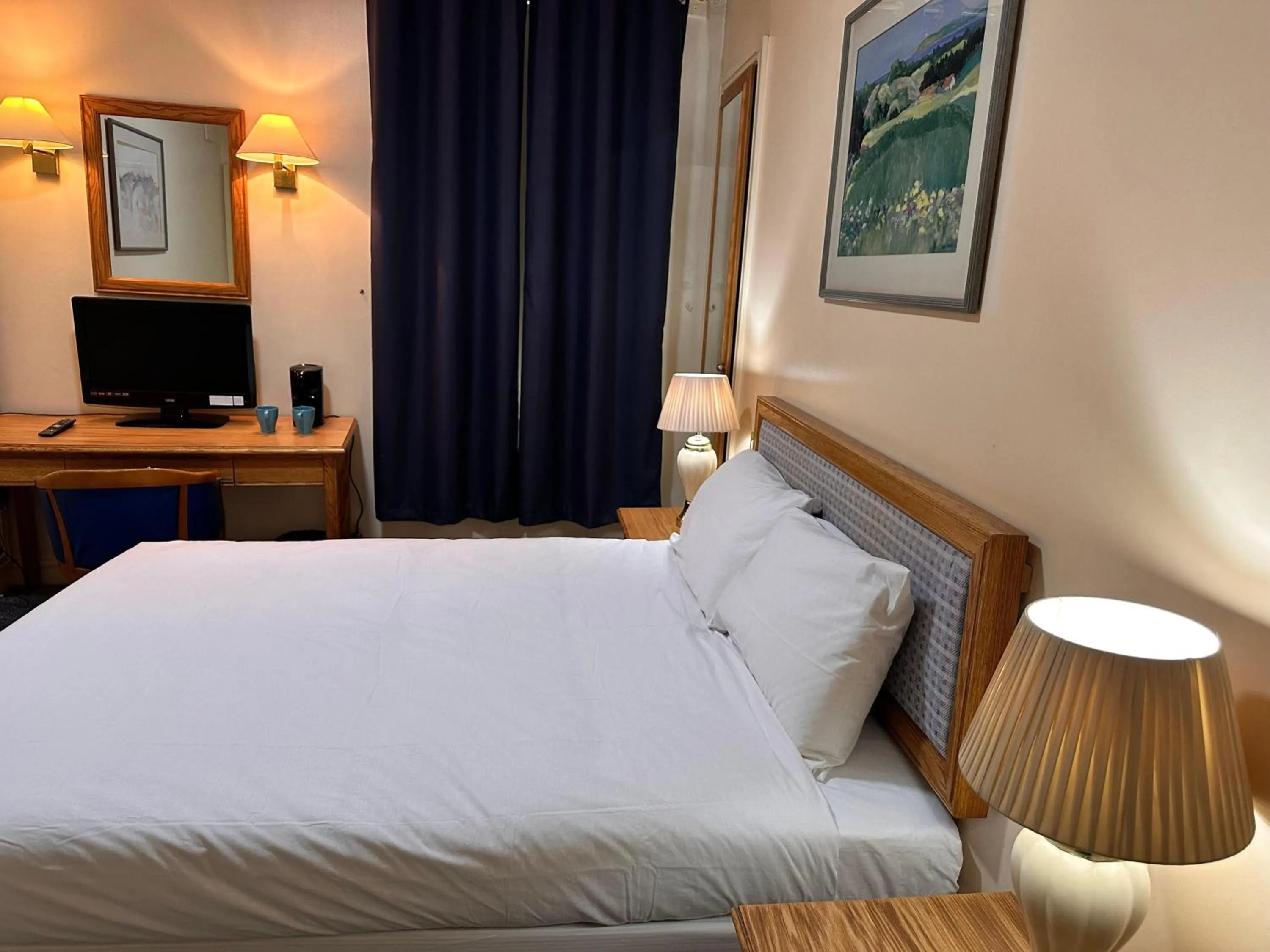 Bed in Throstles Nest Hotel