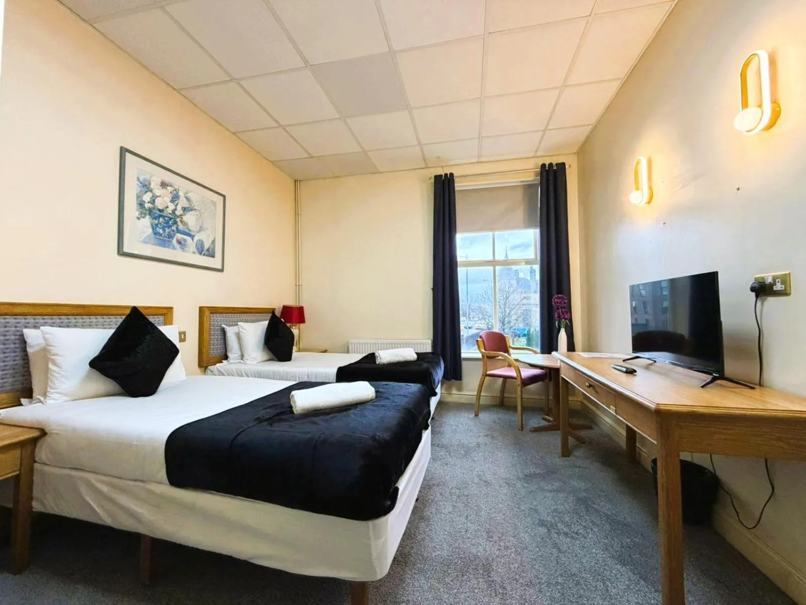 Bedroom, Bed in Throstles Nest Hotel