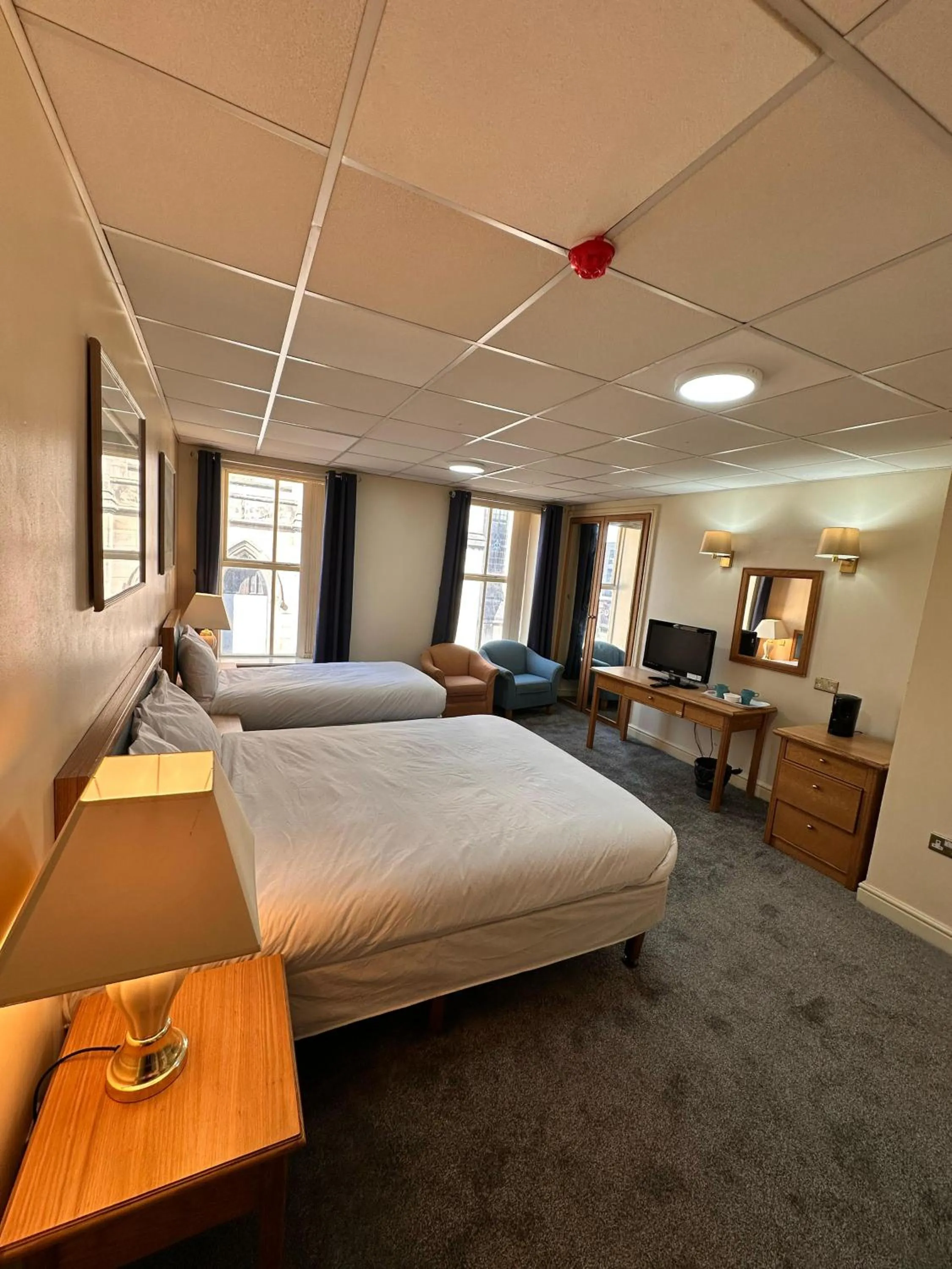 Photo of the whole room, Bed in Throstles Nest Hotel