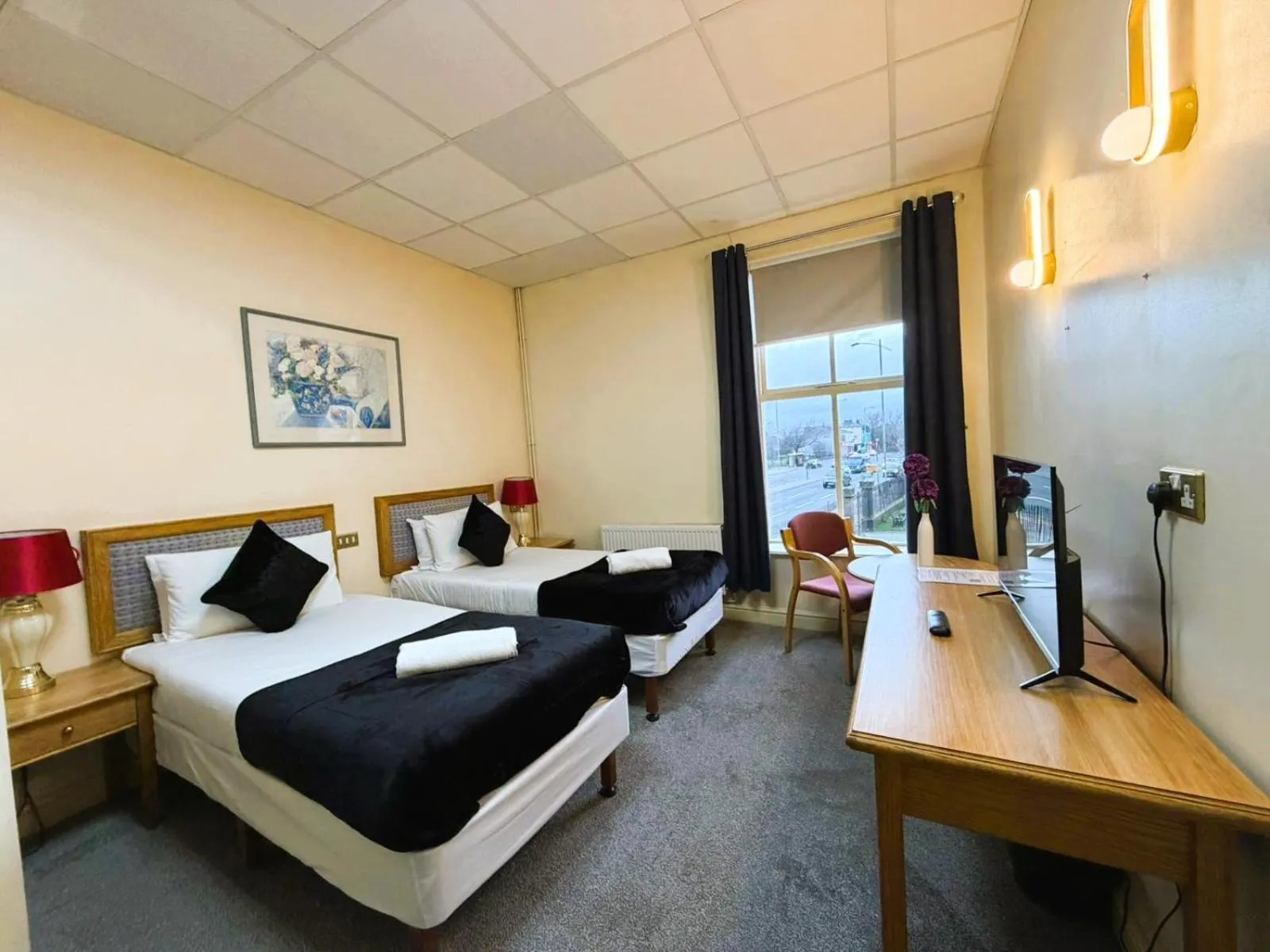 Bedroom, Bed in Throstles Nest Hotel