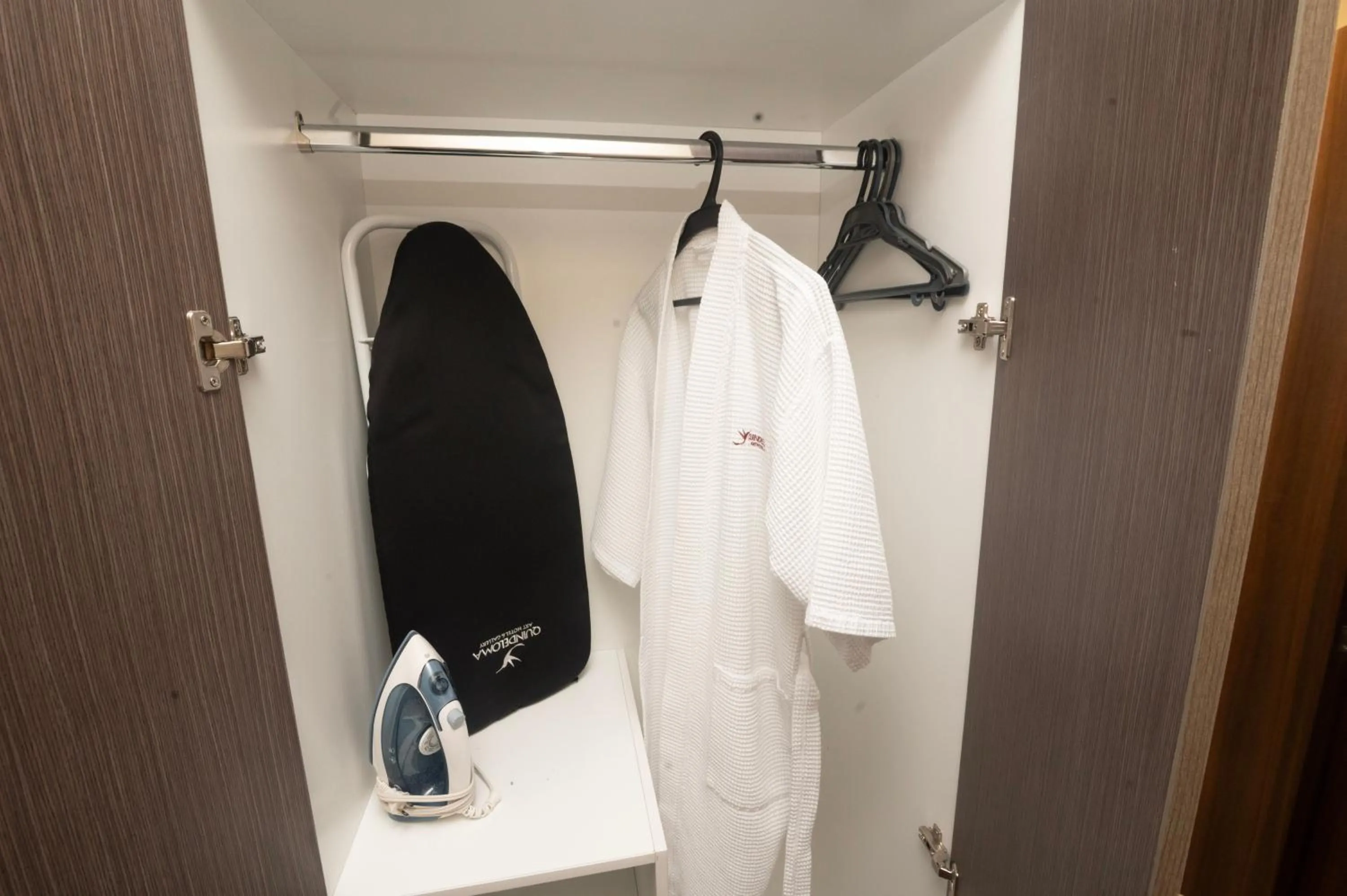 flat iron in Quindeloma Art Hotel & Gallery