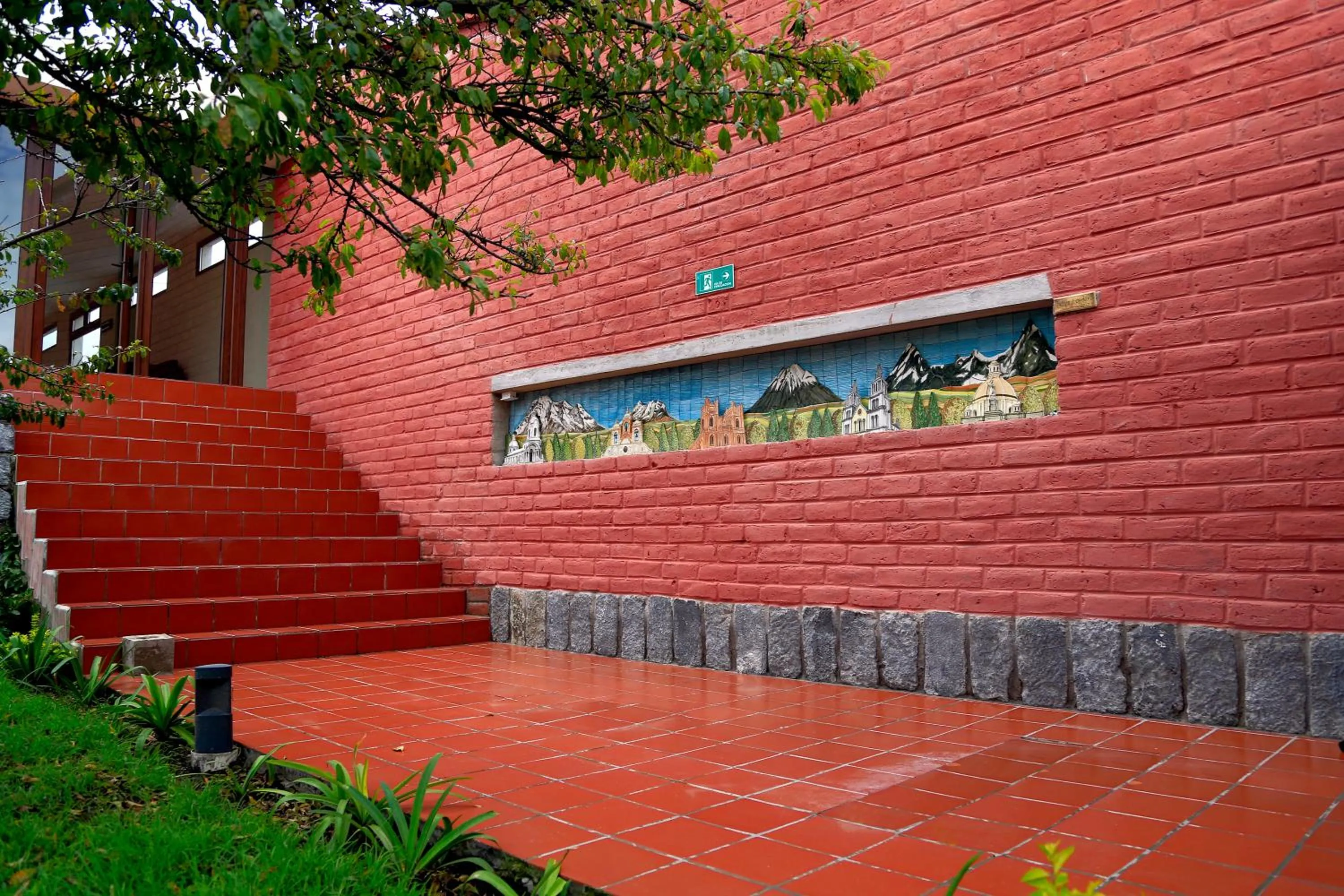 Patio in Quindeloma Art Hotel & Gallery