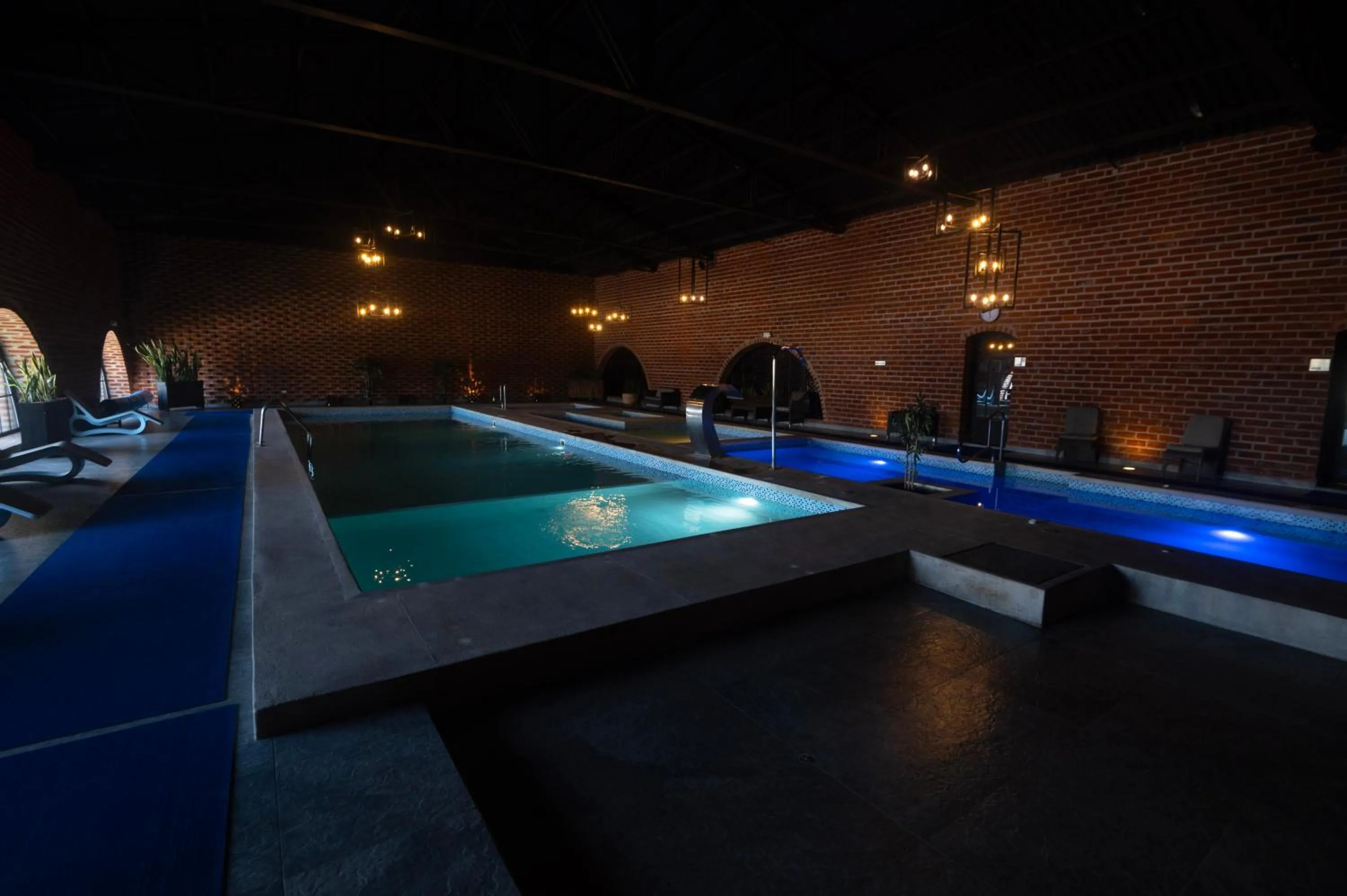 Swimming pool in Quindeloma Art Hotel & Gallery