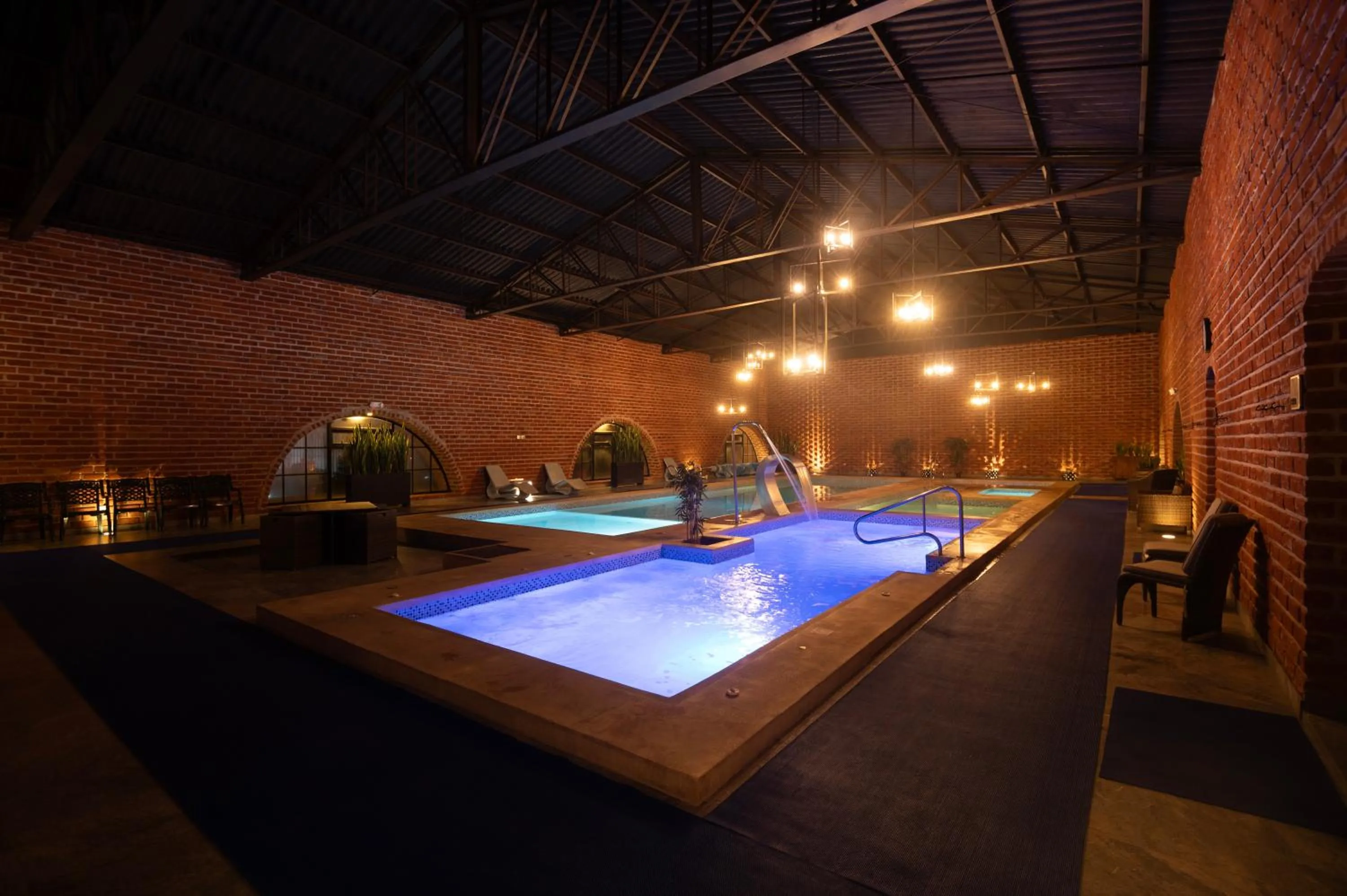 Swimming pool in Quindeloma Art Hotel & Gallery