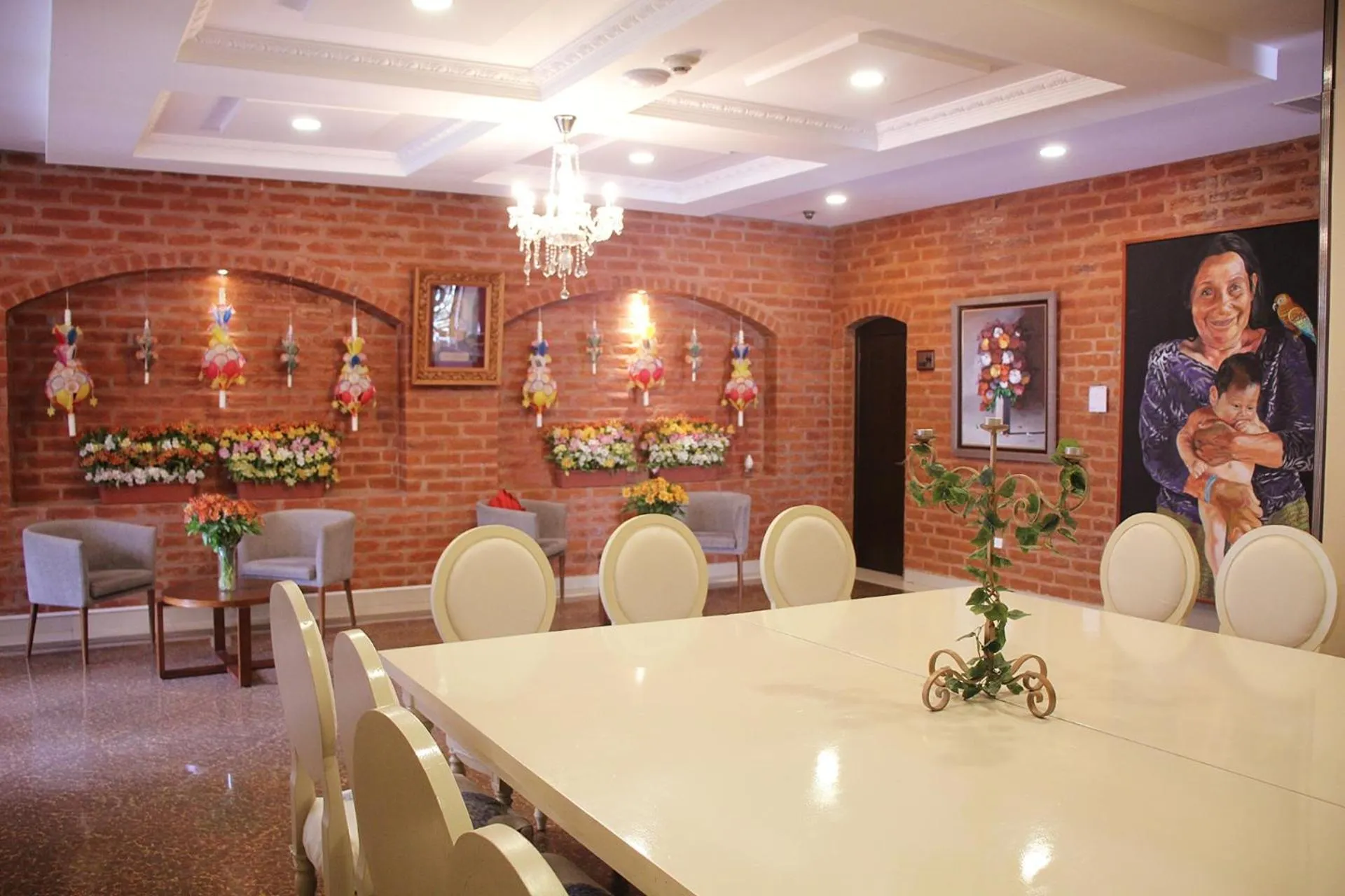 Lounge or bar in Quindeloma Art Hotel & Gallery