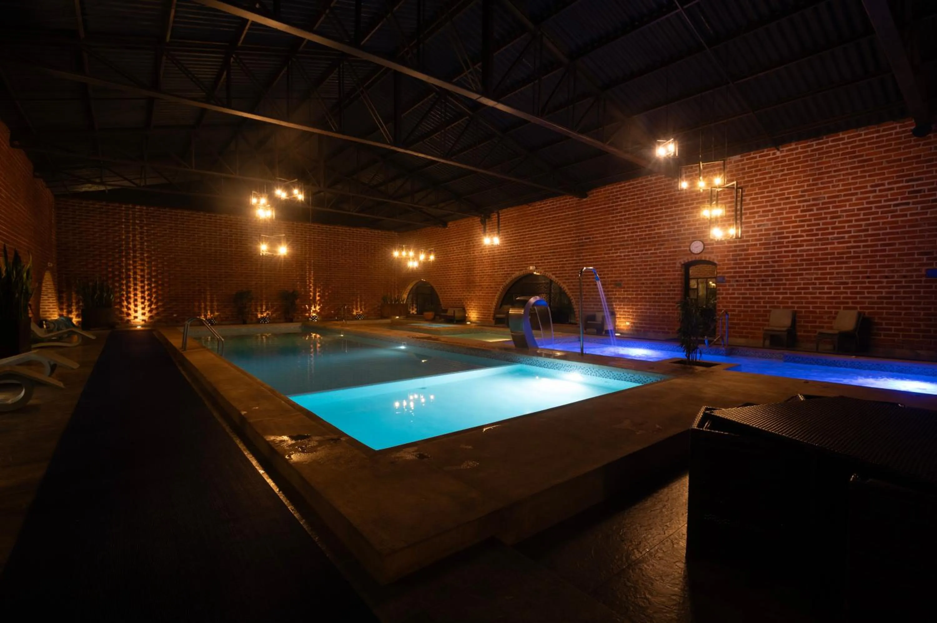 Swimming pool in Quindeloma Art Hotel & Gallery