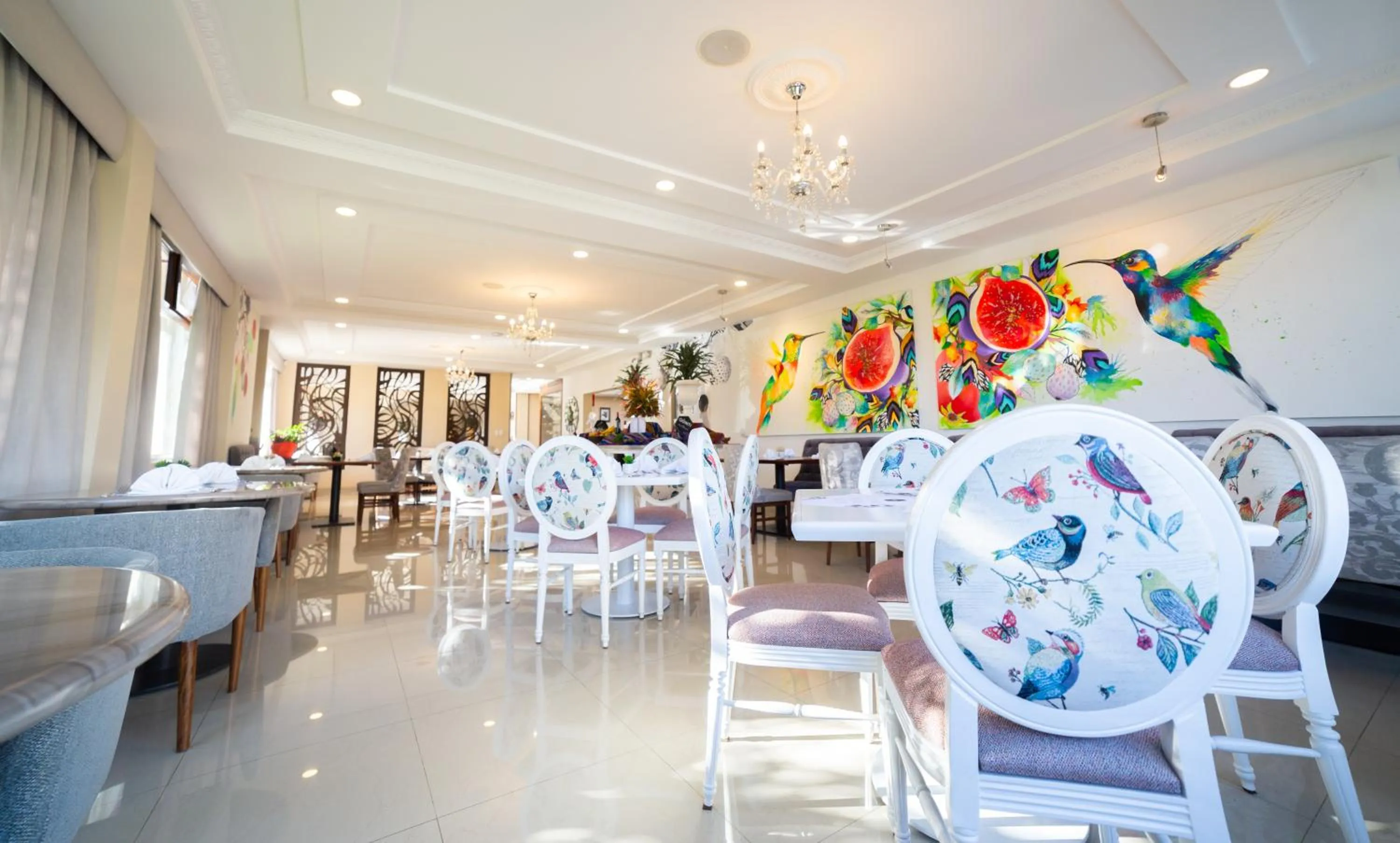 Restaurant/places to eat in Quindeloma Art Hotel & Gallery