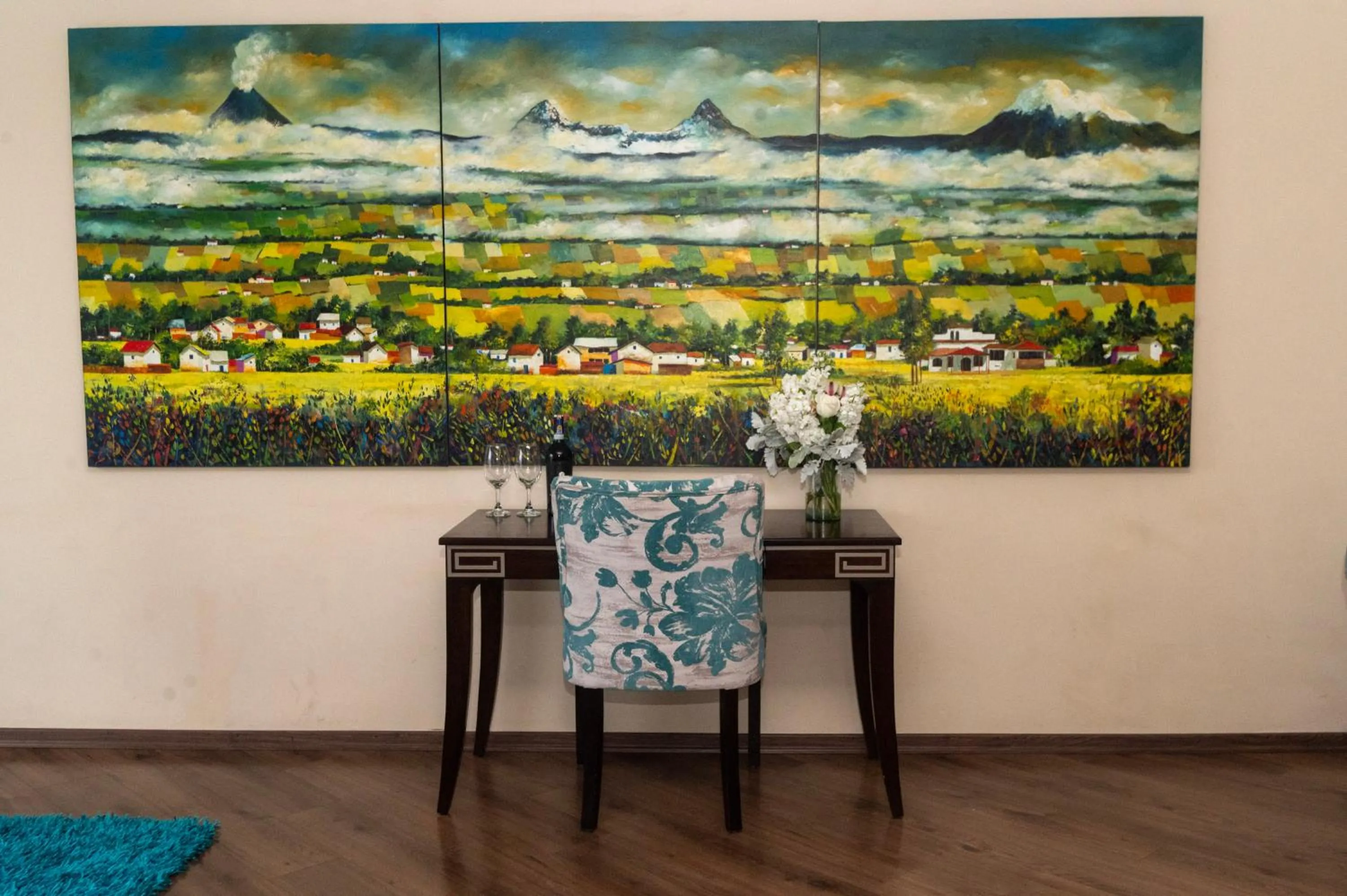 Living room in Quindeloma Art Hotel & Gallery