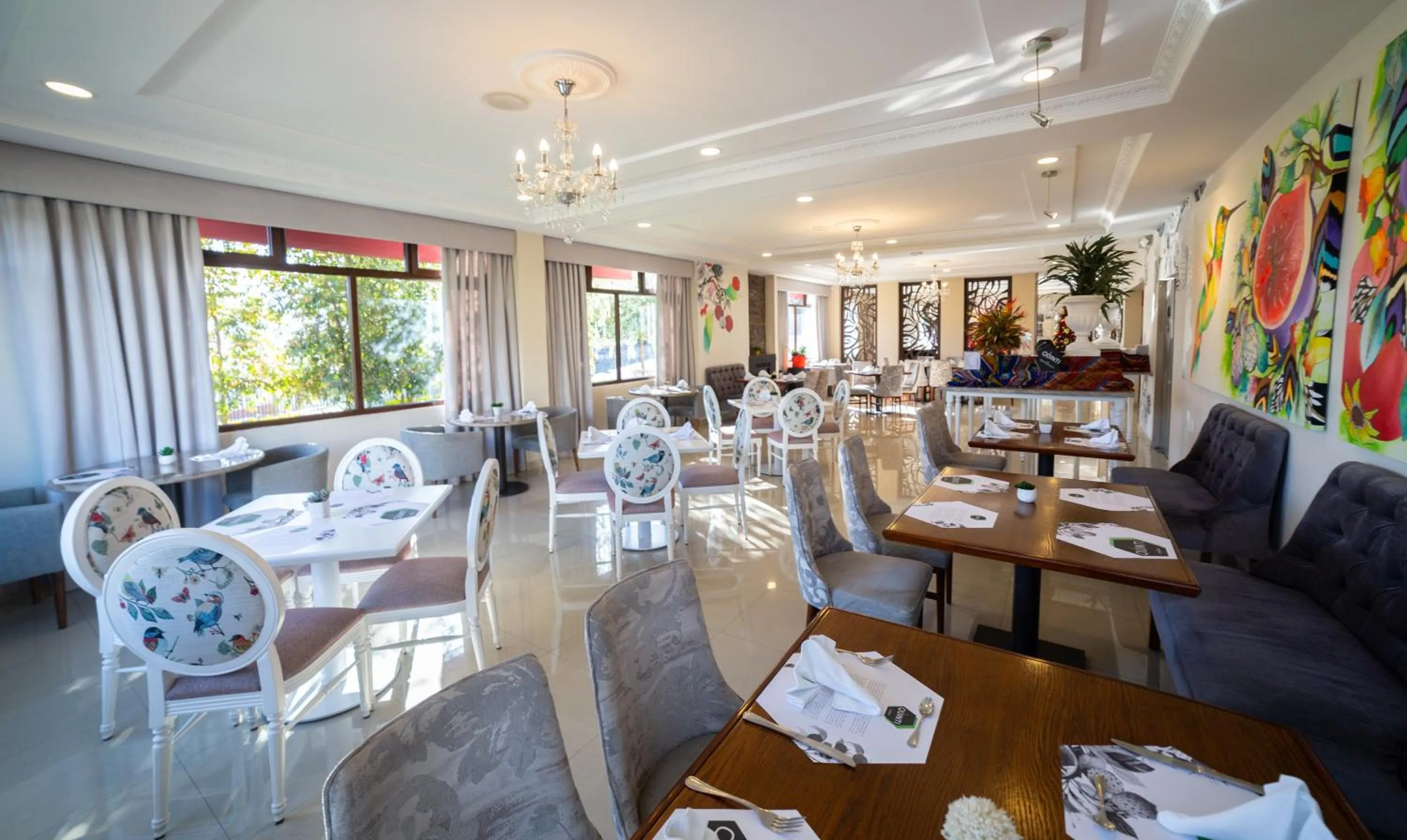 Restaurant/places to eat in Quindeloma Art Hotel & Gallery