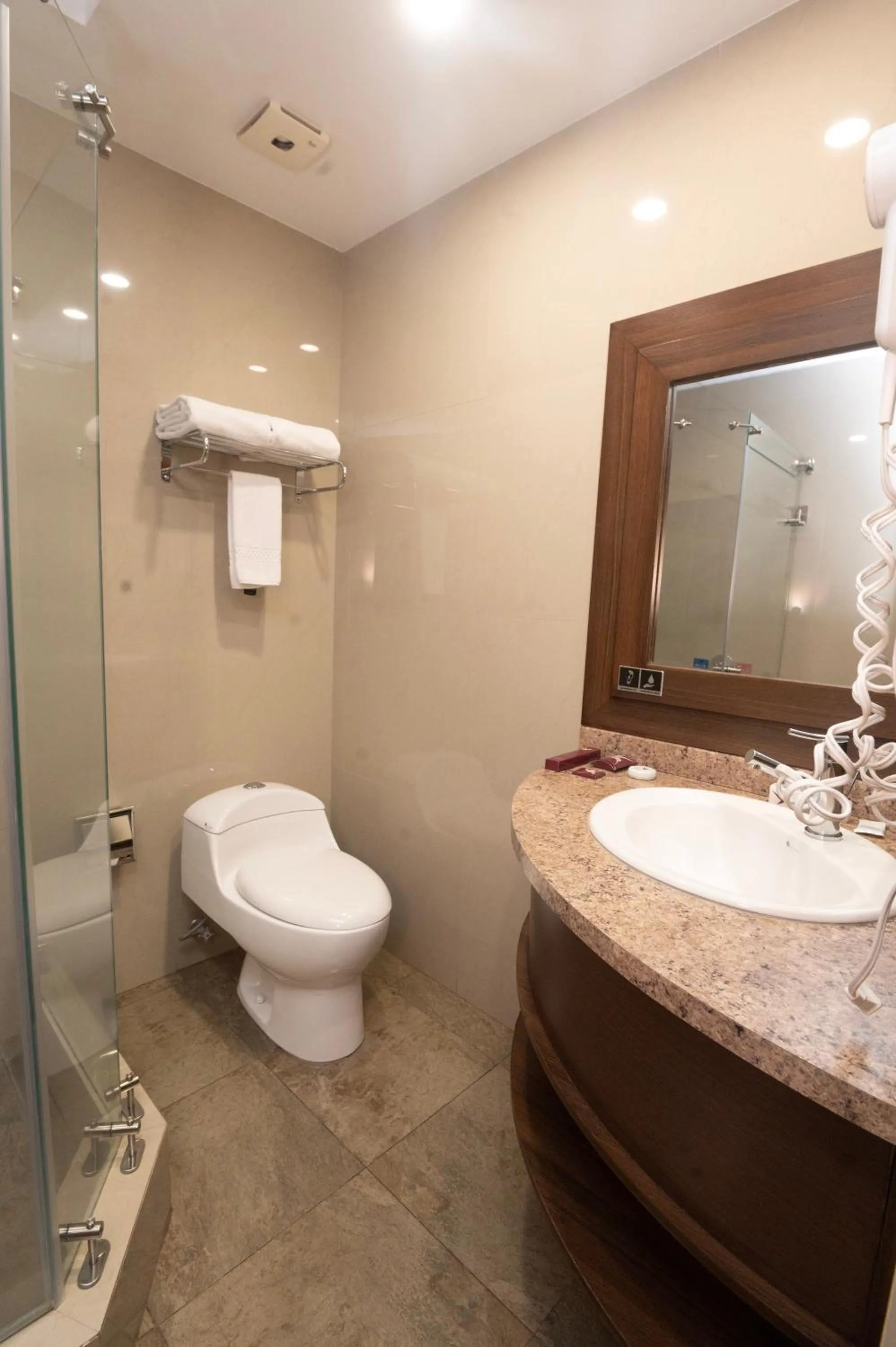 Bathroom in Quindeloma Art Hotel & Gallery