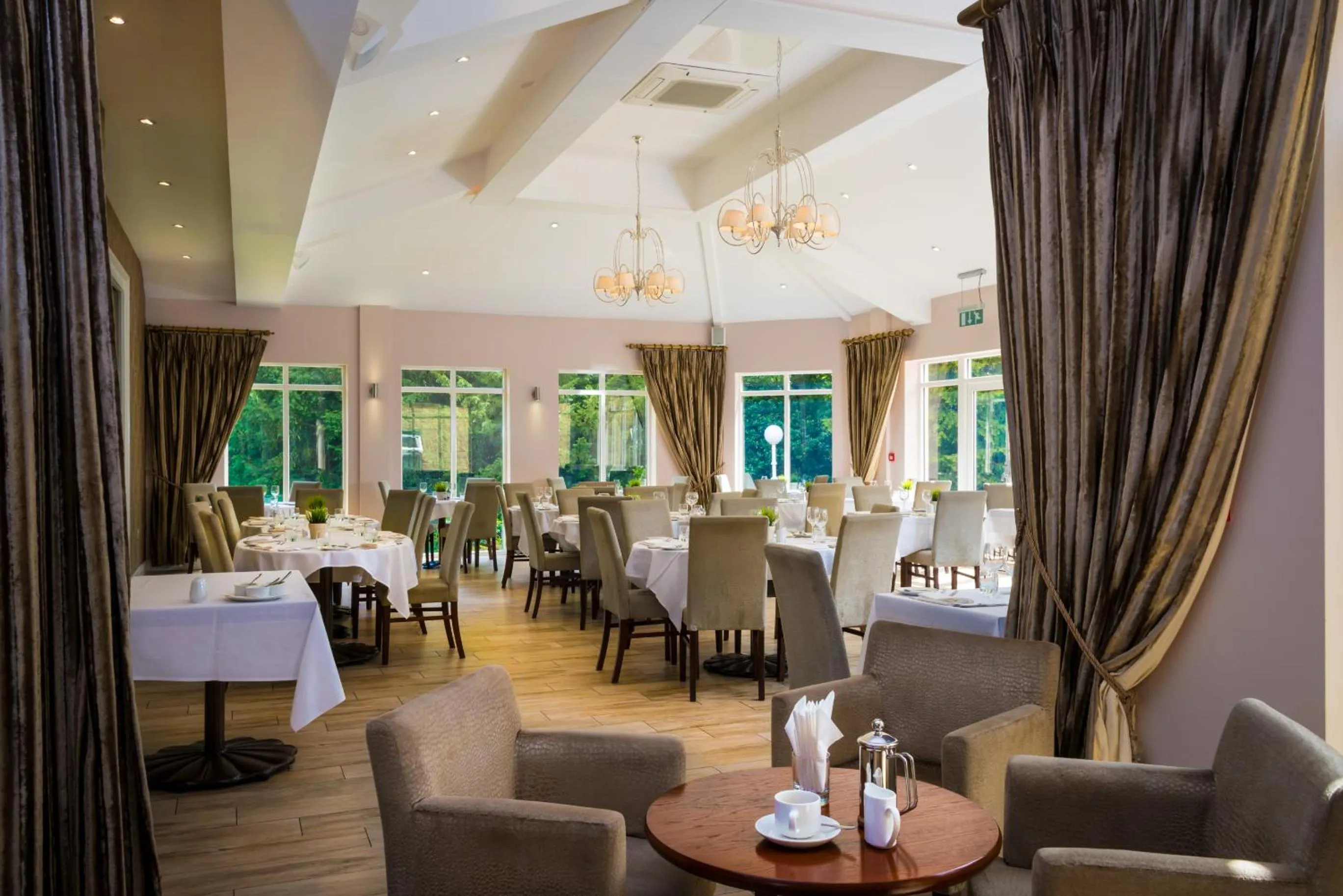 Restaurant/places to eat in Astley Bank Hotel