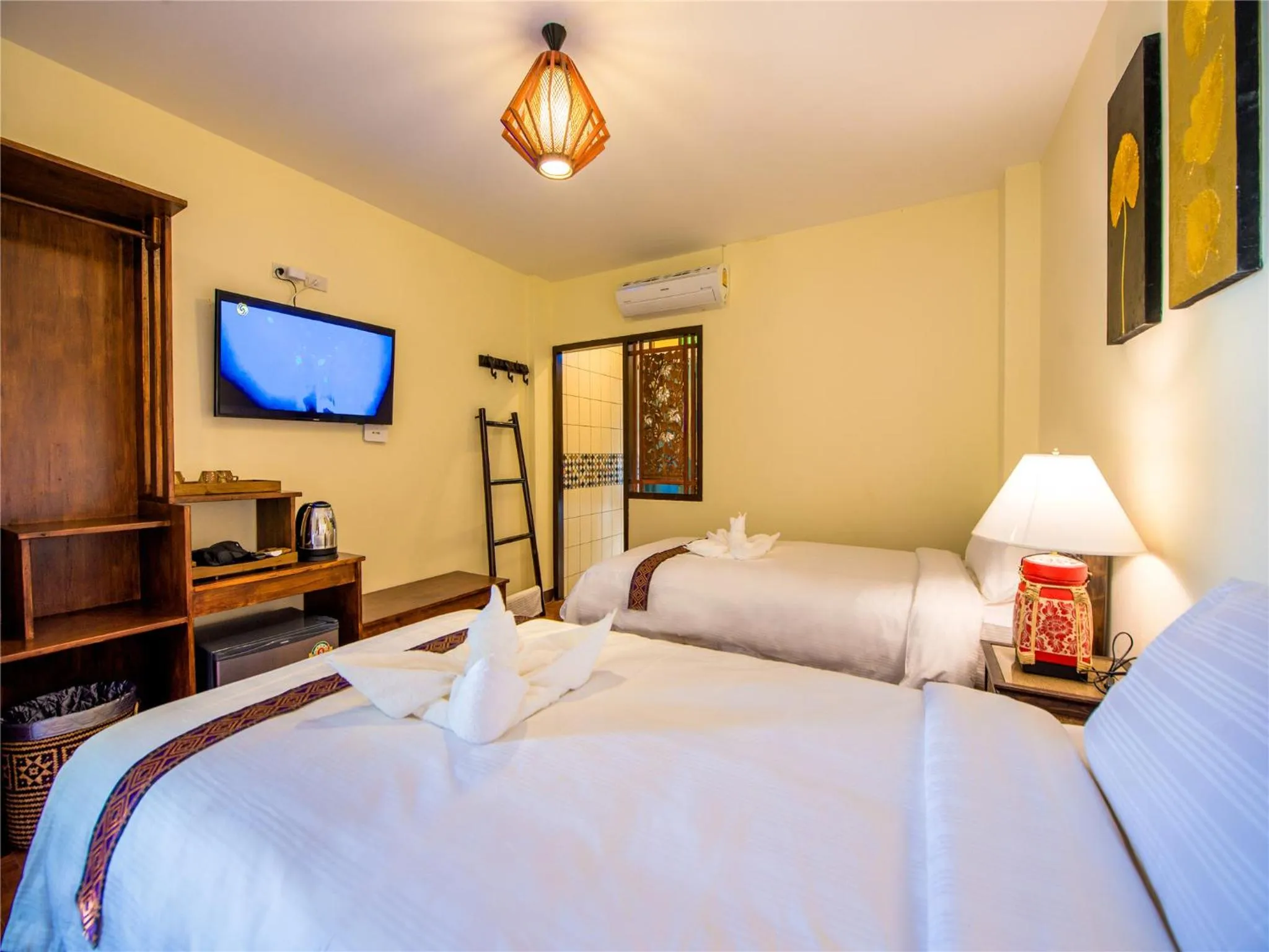 Photo of the whole room, Bed in Hetai Boutique Hotel